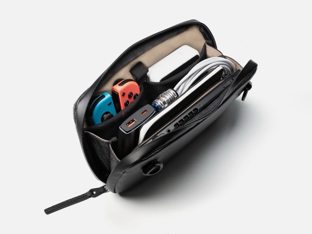 Grams 28 Pebble Leather Essentials Tech Pouch 131 Crossbody Black