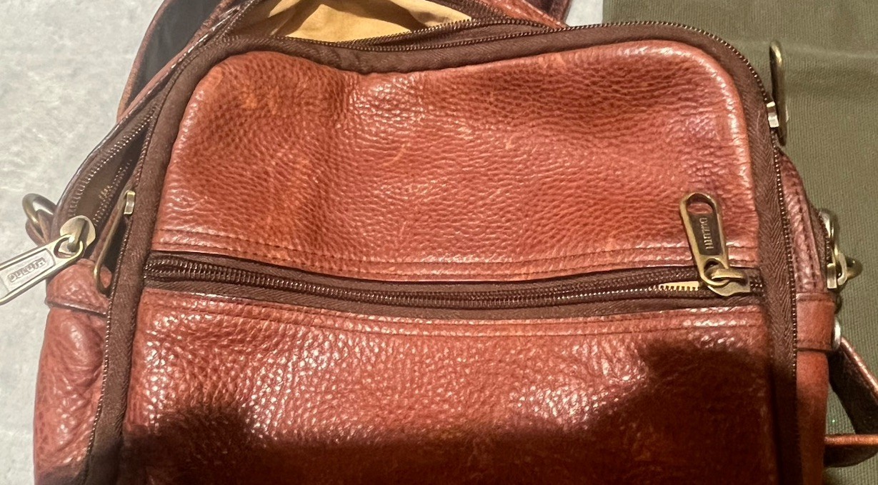 Duluth Trading Co men’s Leather Shoulder Bag With New Duffle Bag Bundle
