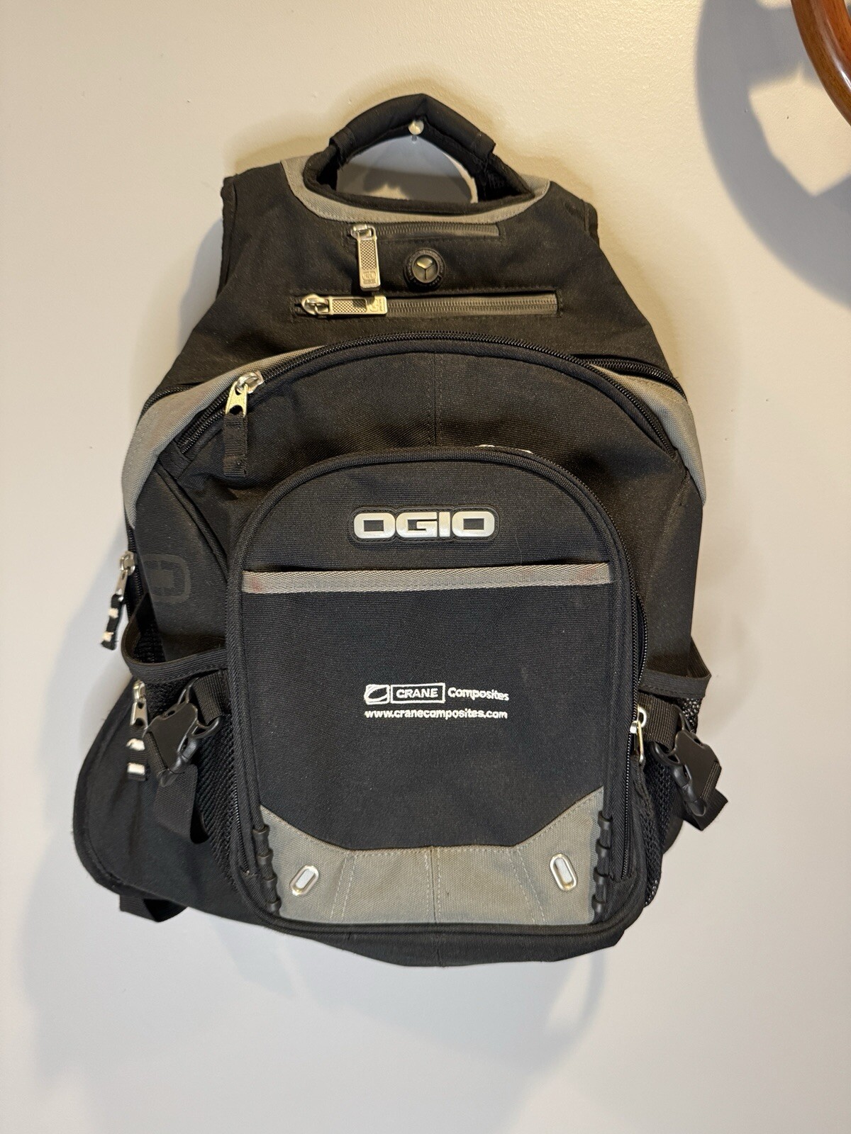 Ogio Fugitive Back Pack Sports School Camping Hiking College Black Gray Padded