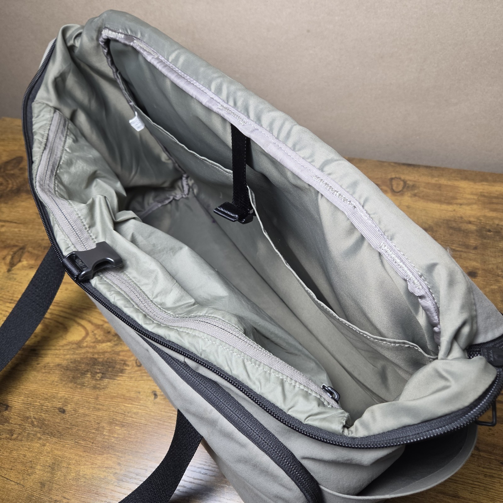 Lululemon Early Embark Duffel Gray Messenger Laptop Travel Bag