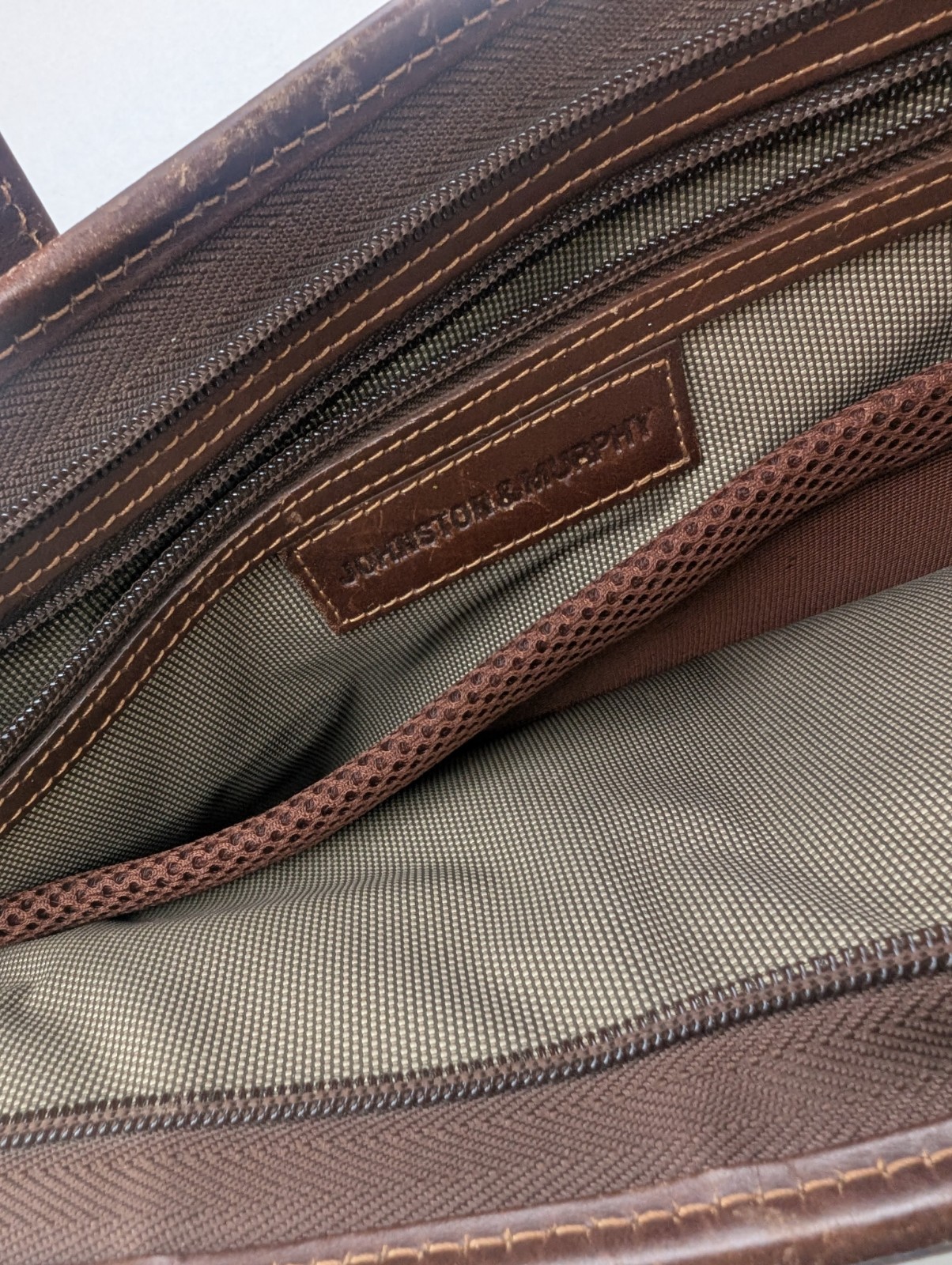 Johnston & Murphy Brown Leather Zip Briefcase Shoulder Messenger Laptop Bag