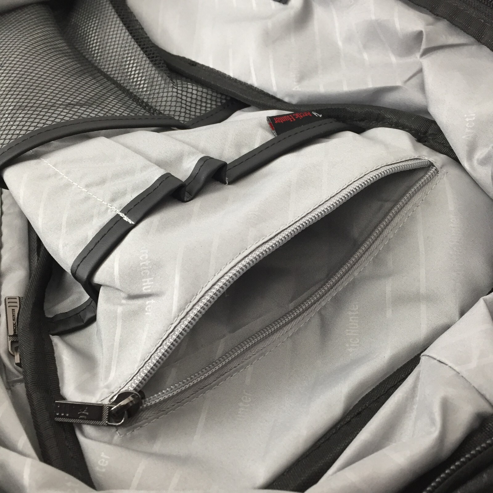 ARCTIC HUNTER Waterproof USB Charge Laptop Business Backpack School Bag NEW
