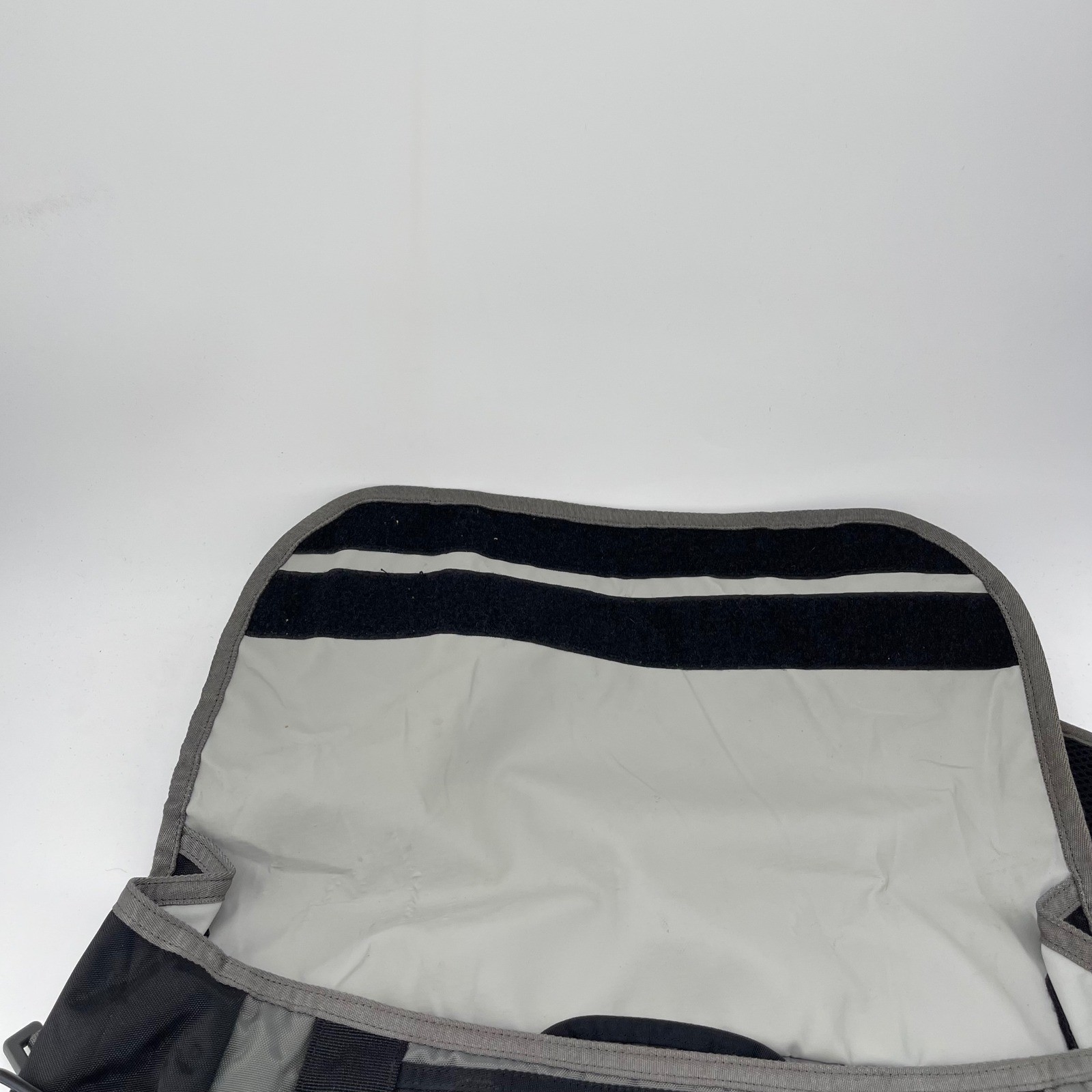 Timbuk2 Command Bag Black Grey Commuter Laptop Travel Shoulder Bag