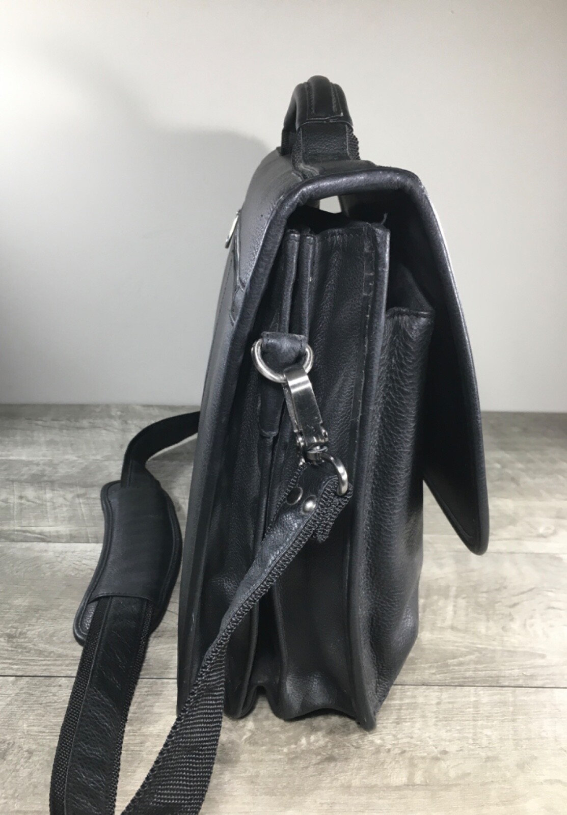 Samsonite Leather Briefcase Business Laptop Computer Black Shoulder Flapover Bag
