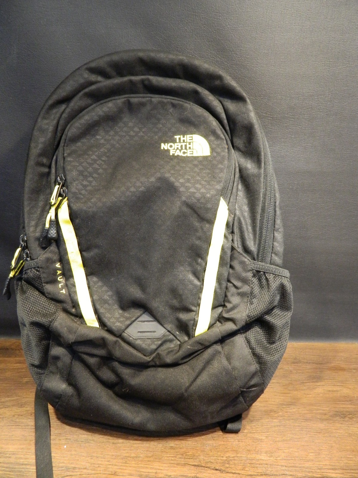 THE NORTH FACE VAULT BACKPACK TNF BLACK SIZE -Neon Accents