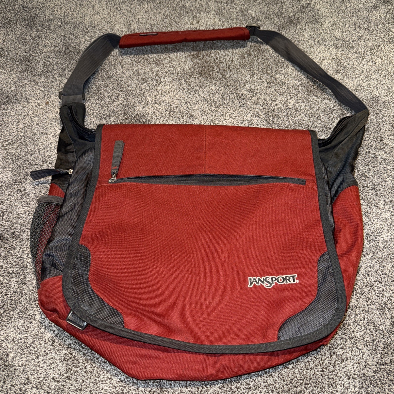 Jansport Red/Black/Gray 18”x15”x6” Laptop Messenger Bag