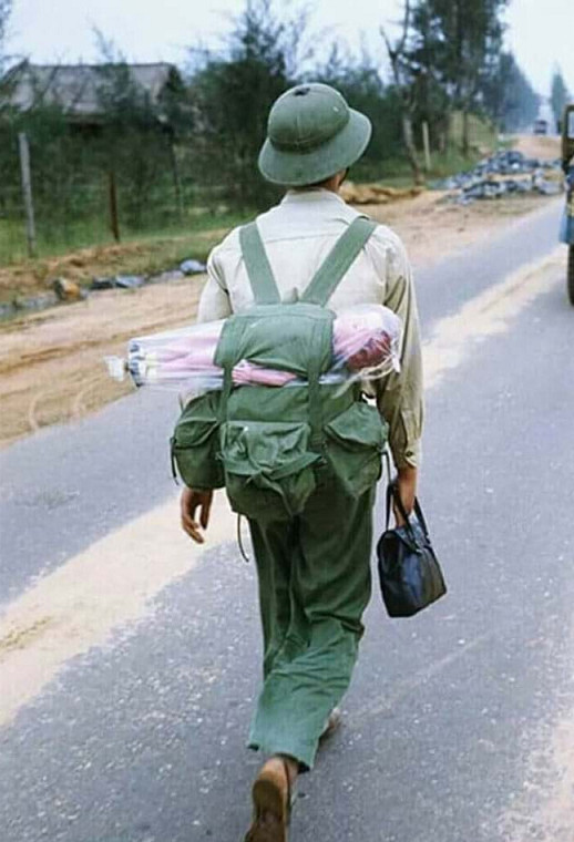 Combo VC Vietnam – Frog Bag Backpack, Broad-Brimmed Hat & Traditional Scarf