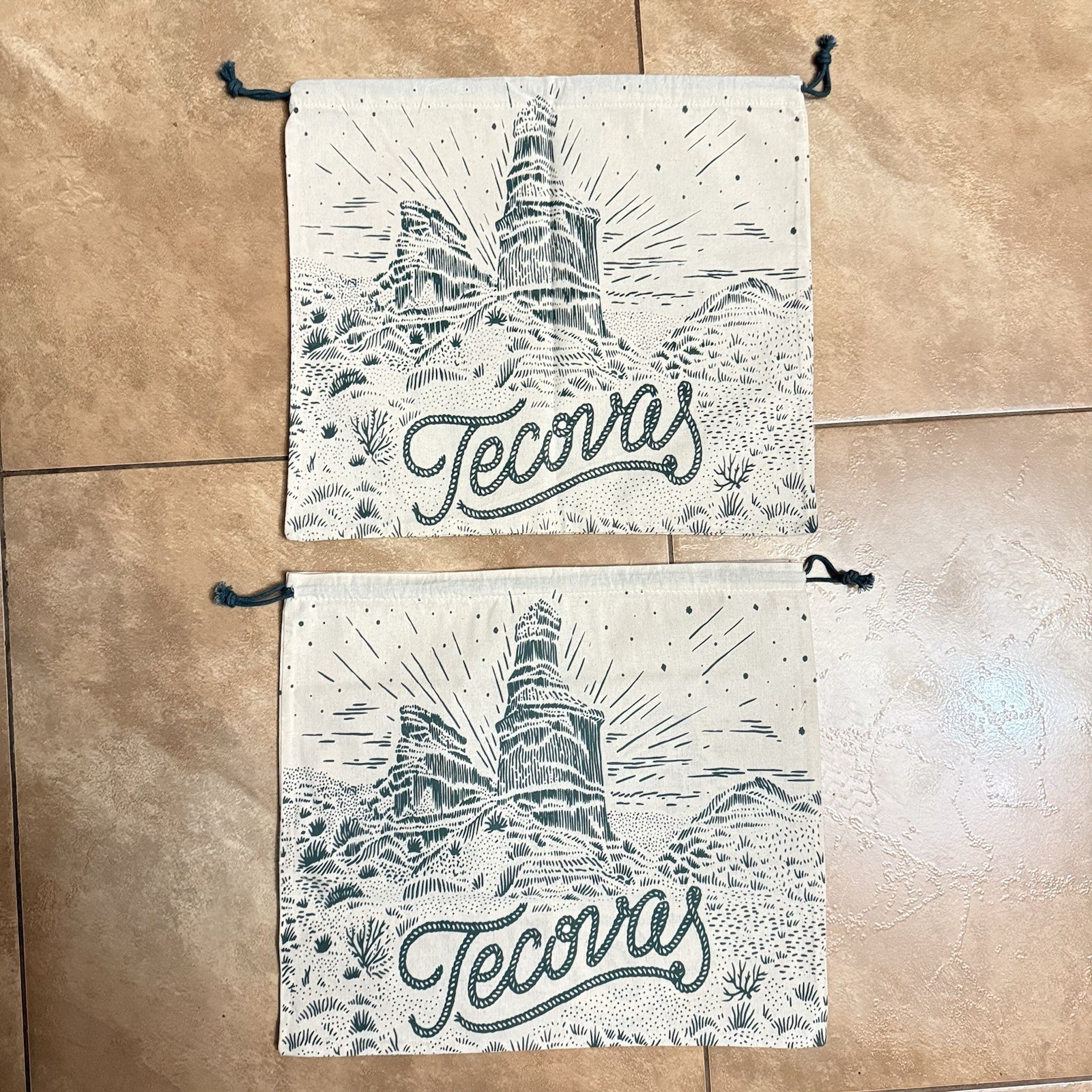 2 Pcs New Tecovas Drawstring Travel Dust Bag Beige Green 12.7 x 14.3 in