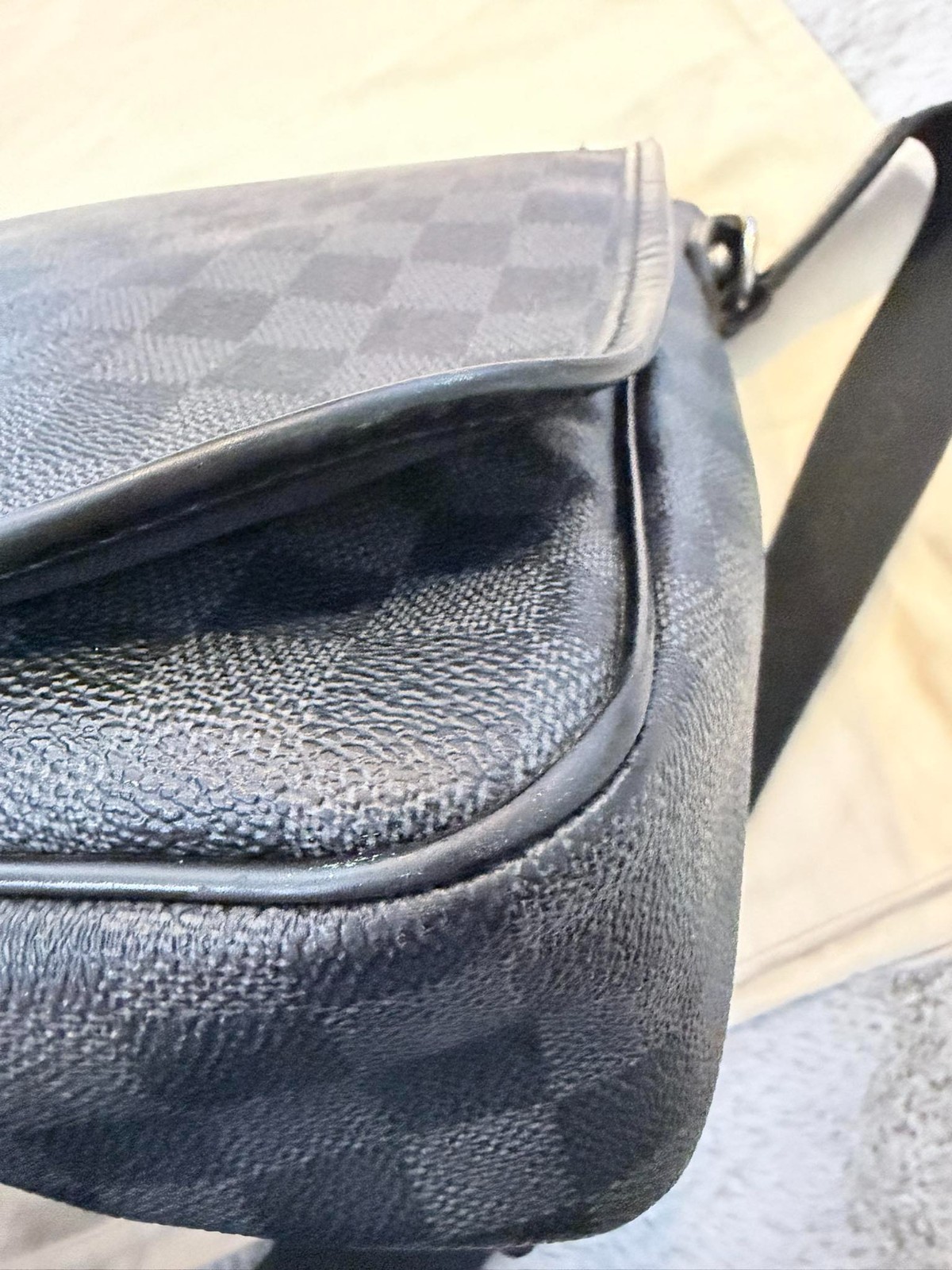Louis Vuitton Daniel MM Damier Graphite Messenger Bag Men’s Crossbody Authentic