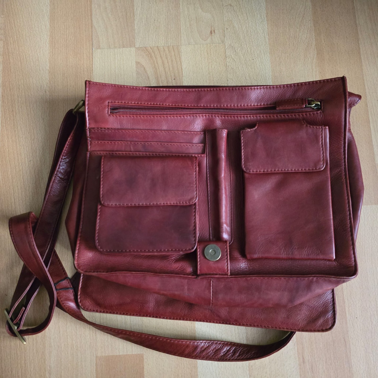 Vintage Visconti Oxblood Leather Messenger Bag – Collector’s Heritage Edition