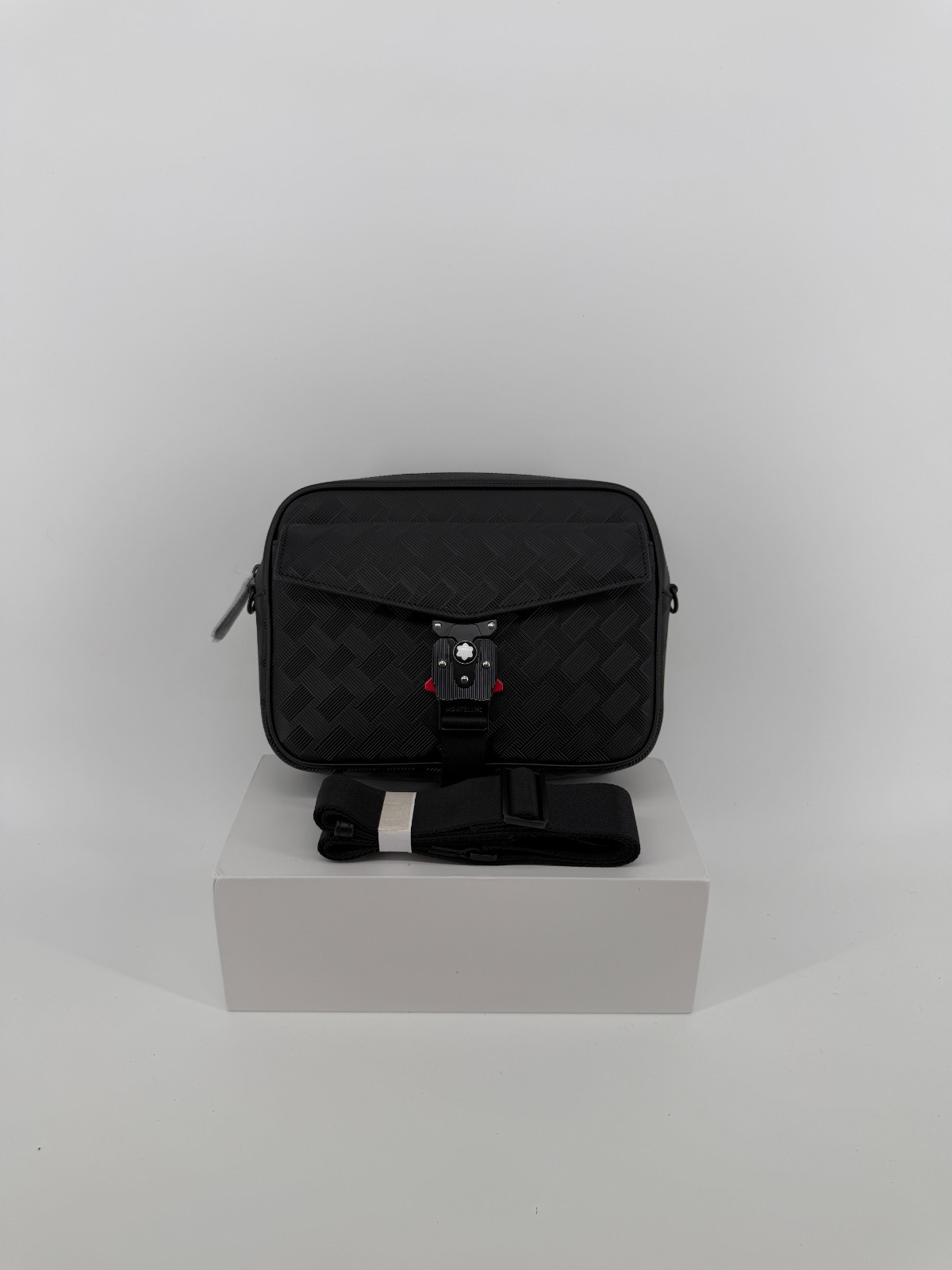 Mont Blanc Extreme 3.0 Messenger M Lock 4810 Black Brand New $1,590 Retail