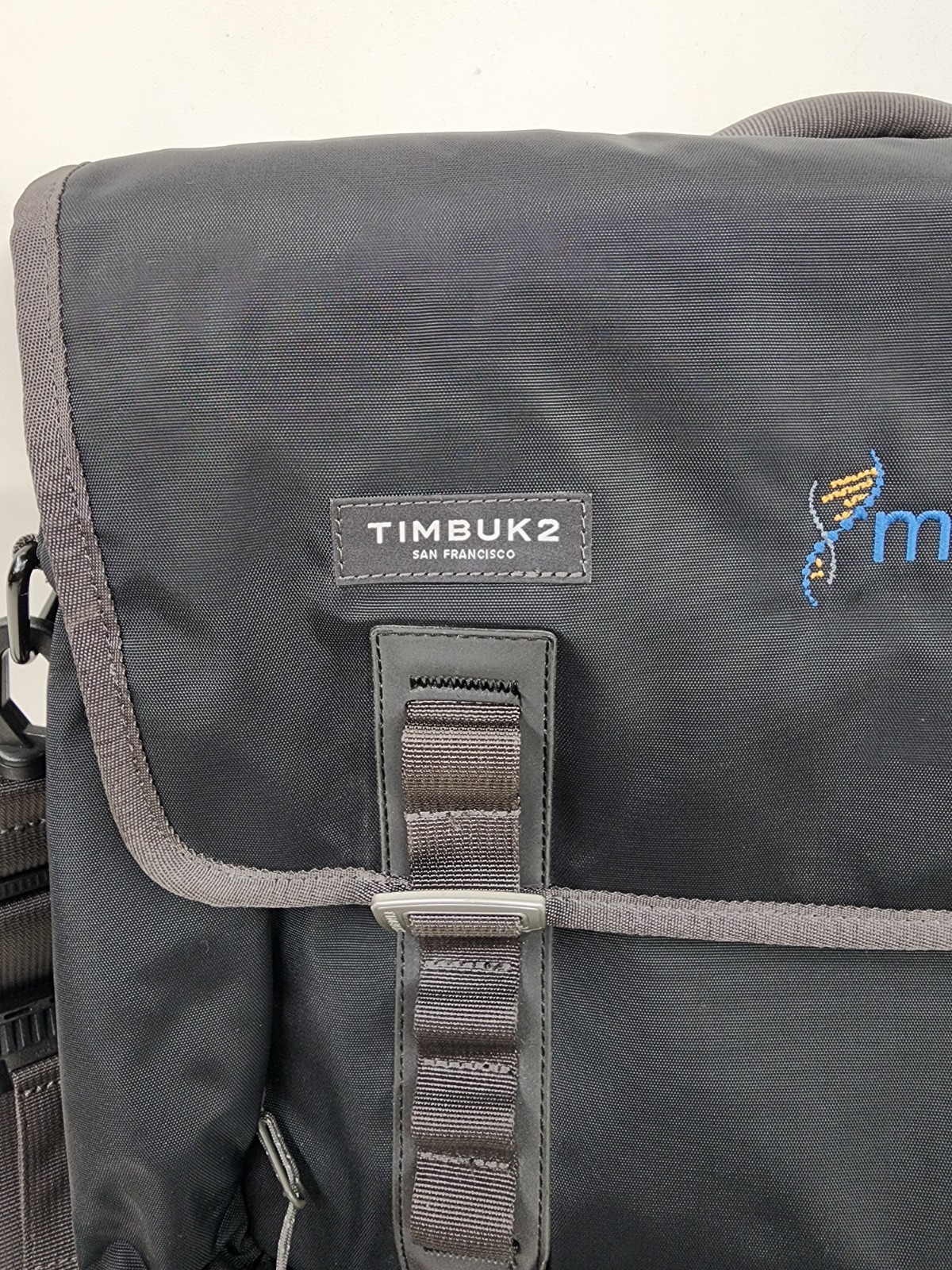 TIMBUK2 COMMAND HUGE MESSENGER CROSSBODY Laptop BAG Black Gray