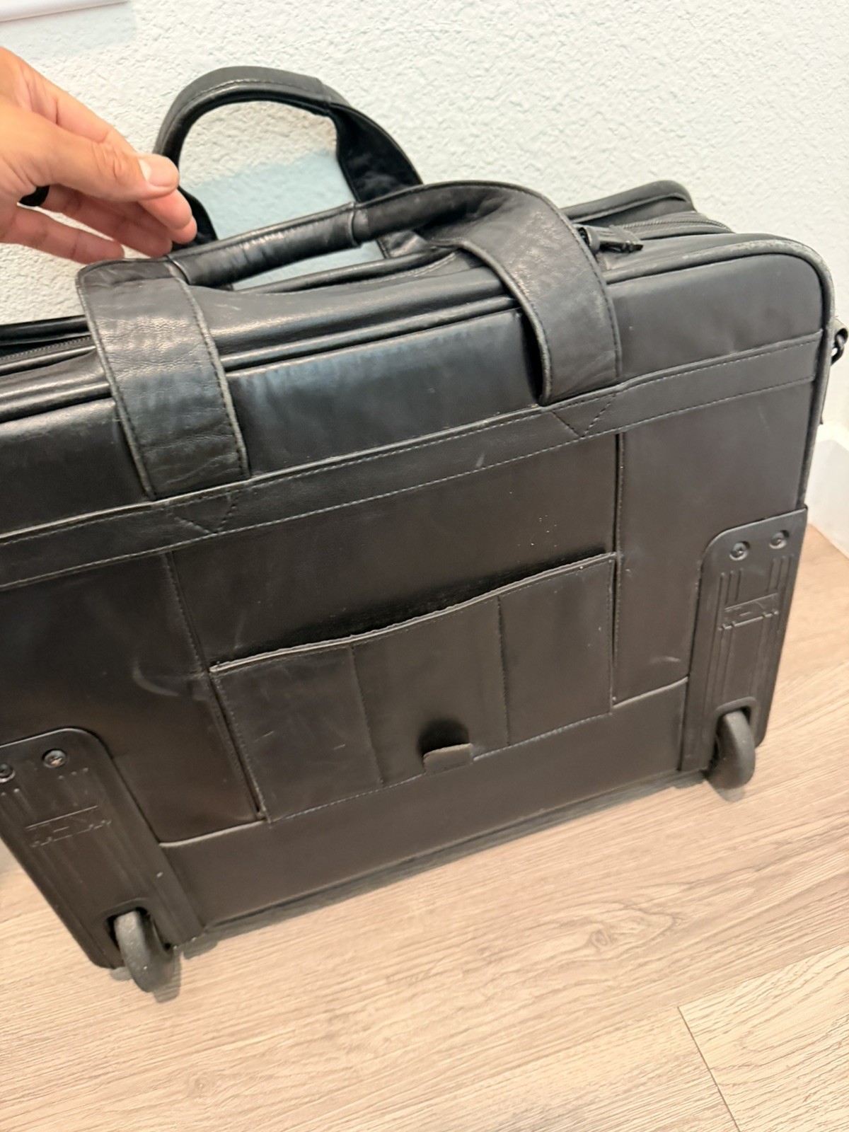 Tumi Leather 2-Wheeler Expandable Leather Laptop Briefcase #96003D4 Black Carry