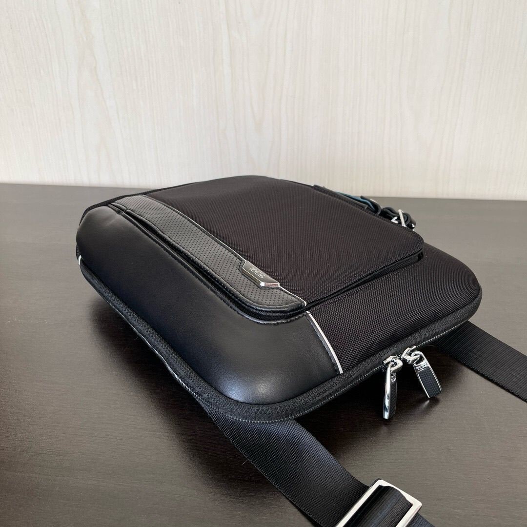TUMI Arrive Olten Shoulder Bag Sleek Black Cross body Mens Business outlet