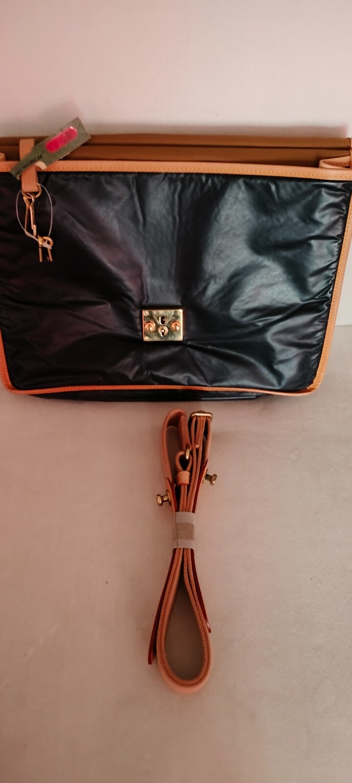 Hunting World Messenger Work Bag
