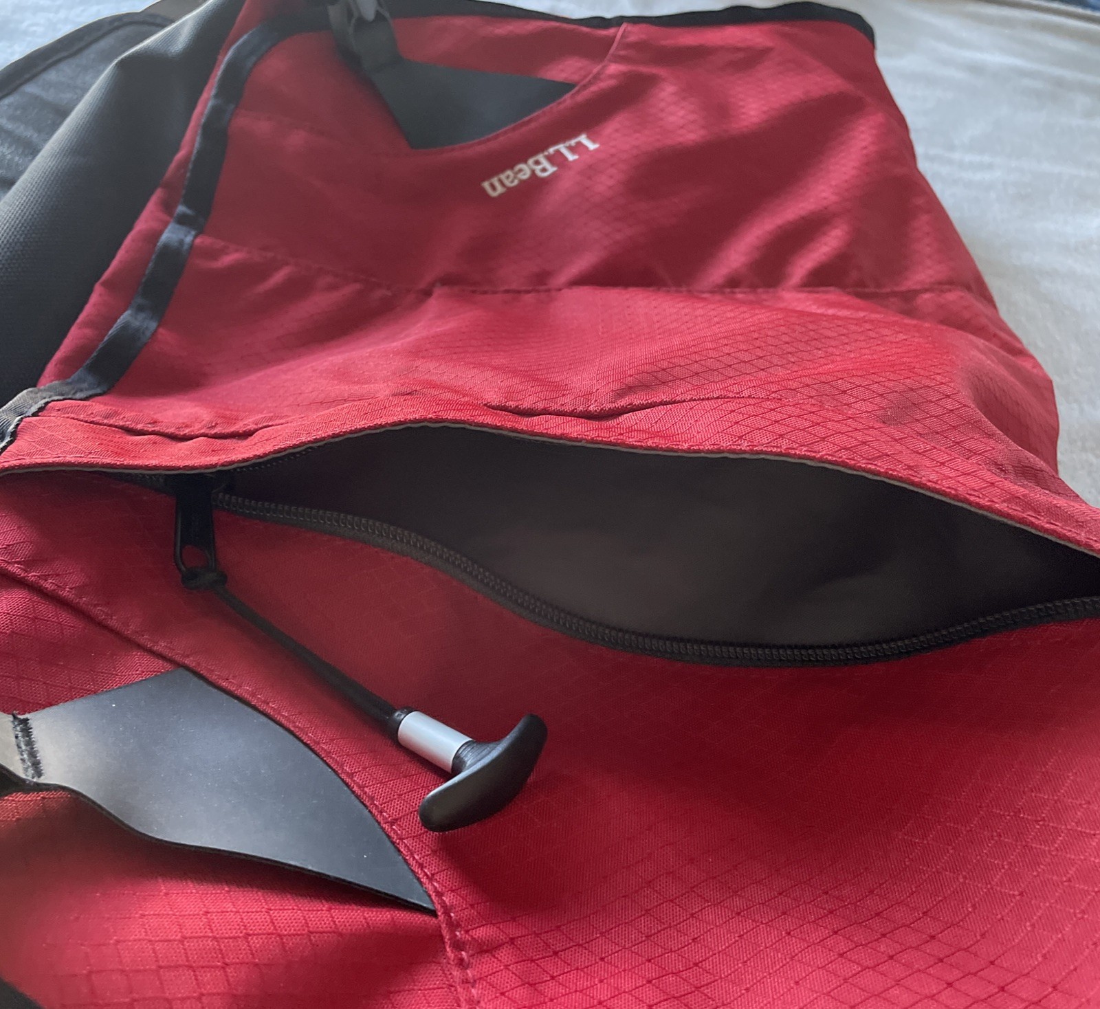 LL BEAN Laptop Commuter Adjustable Shoulder Messenger/Day Bag Red