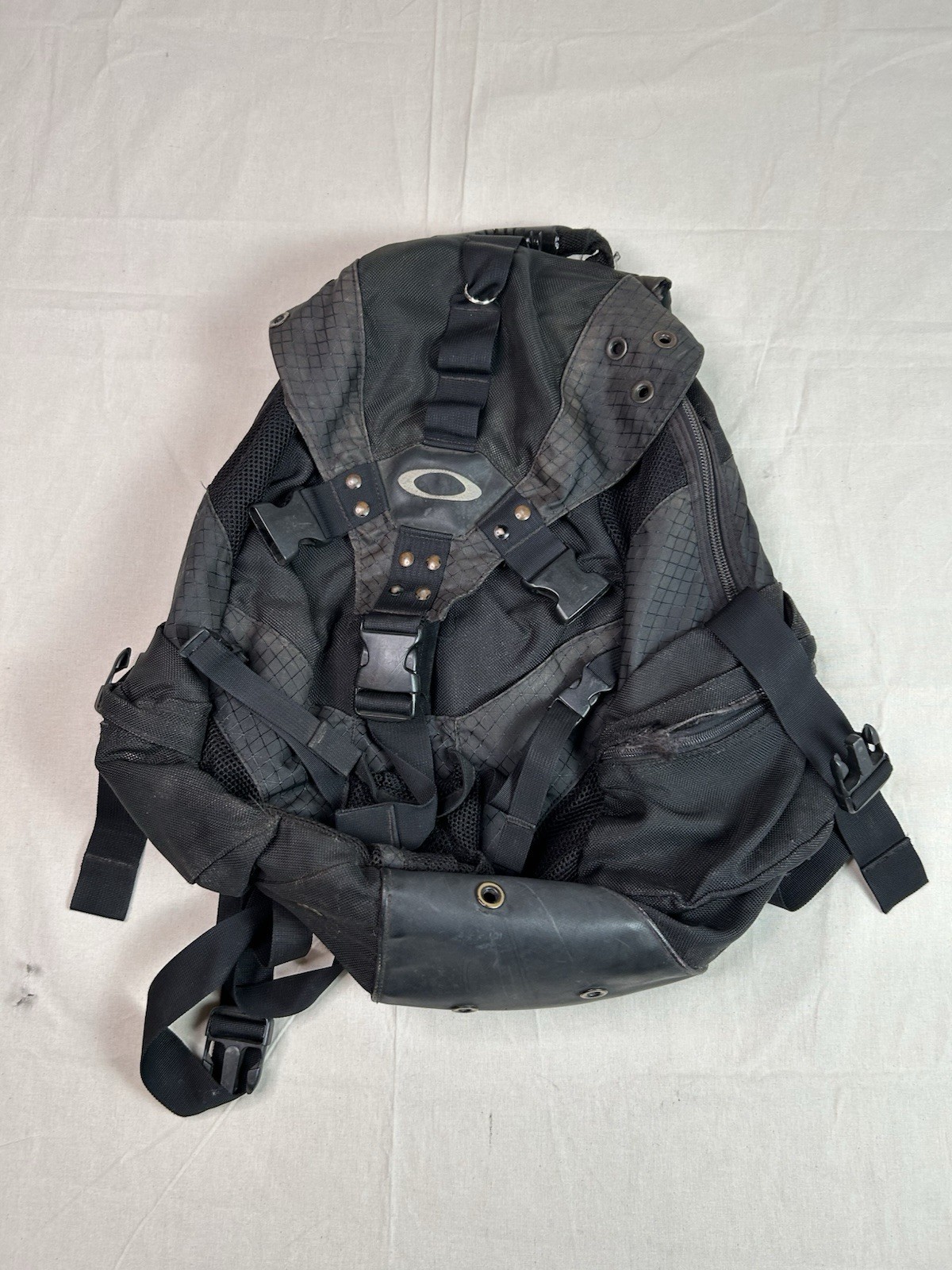 Vintage 90s Early OAKLEY Icon Backpack Black Gorpcore READ WORN