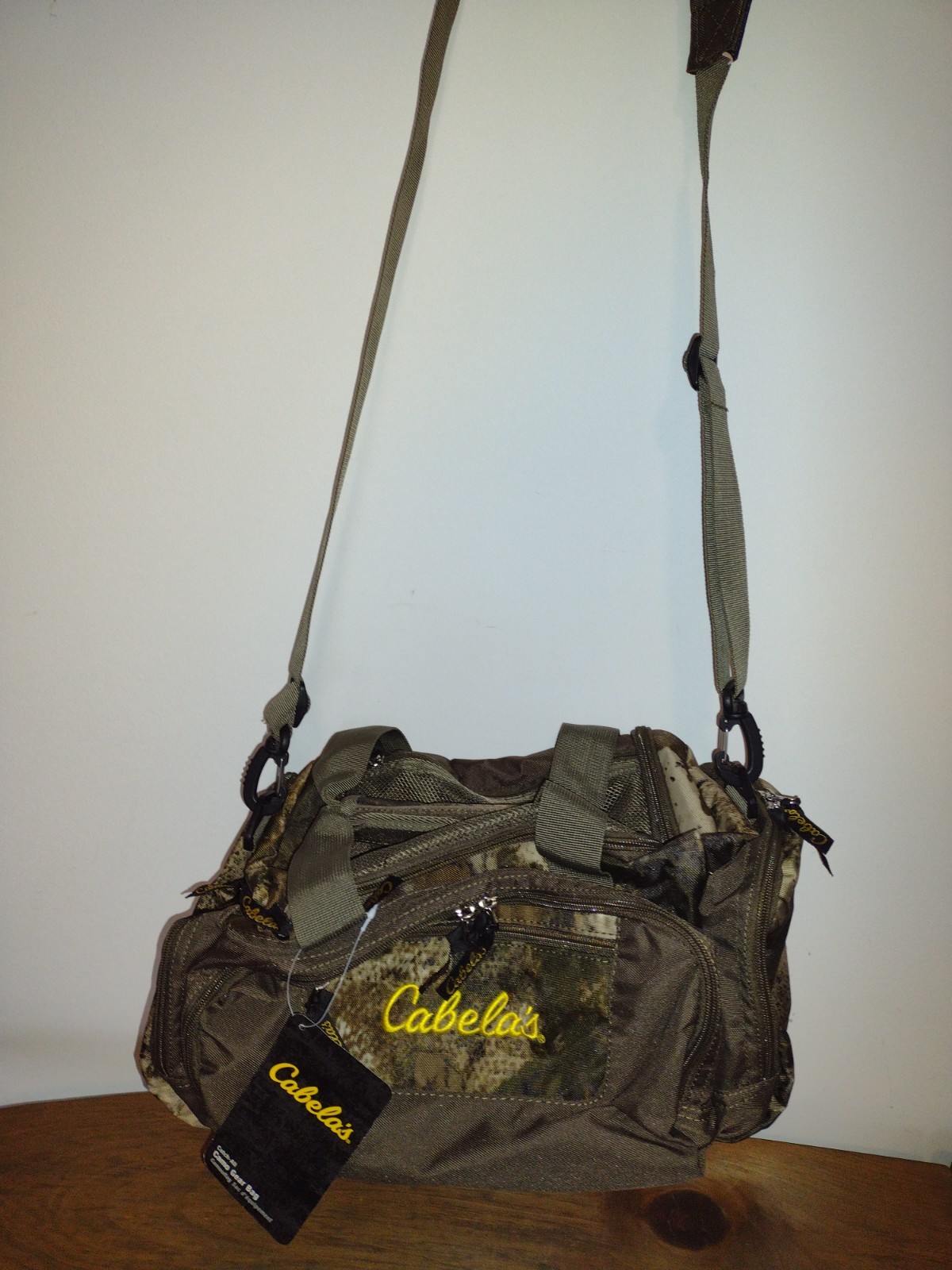 CABELAS CAMO MINI DUFFLE BAG, MULTIPLE ZIPPERED COMPARTMENTS, NWT