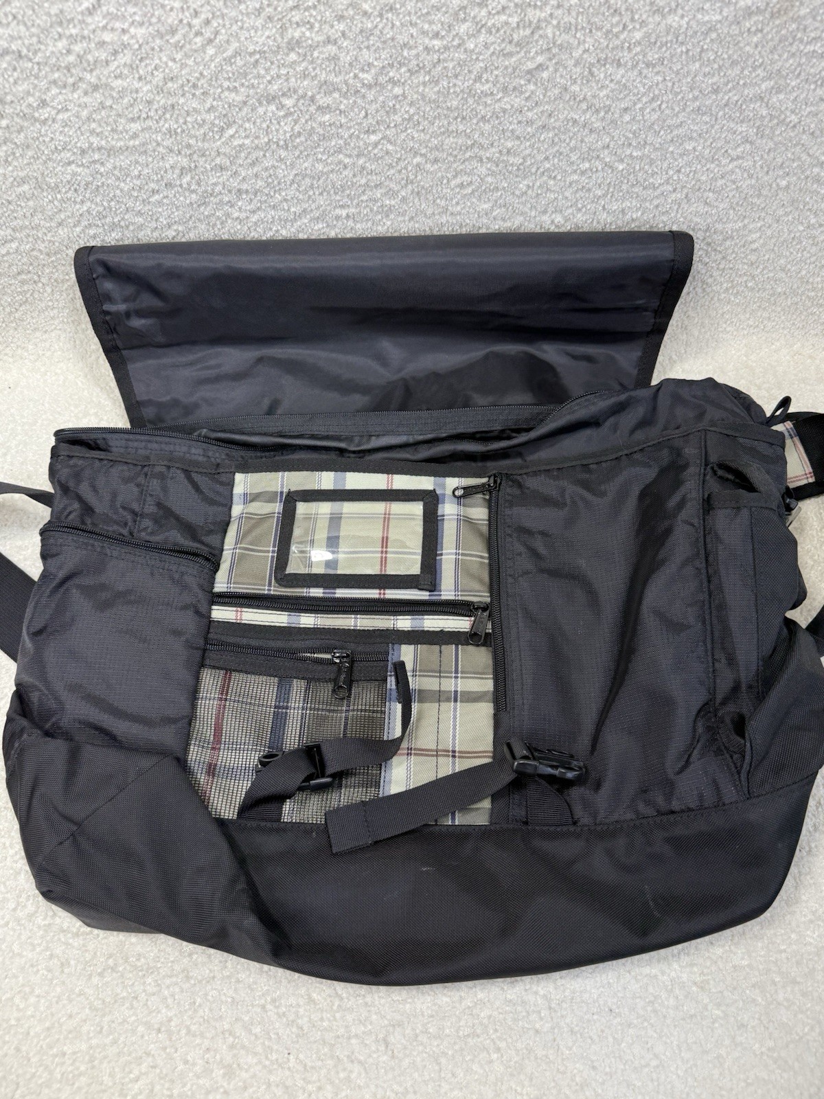 *VGUC* LLBean Medium Sized Plaid Messenger Bag with/Laptop Sleeve
