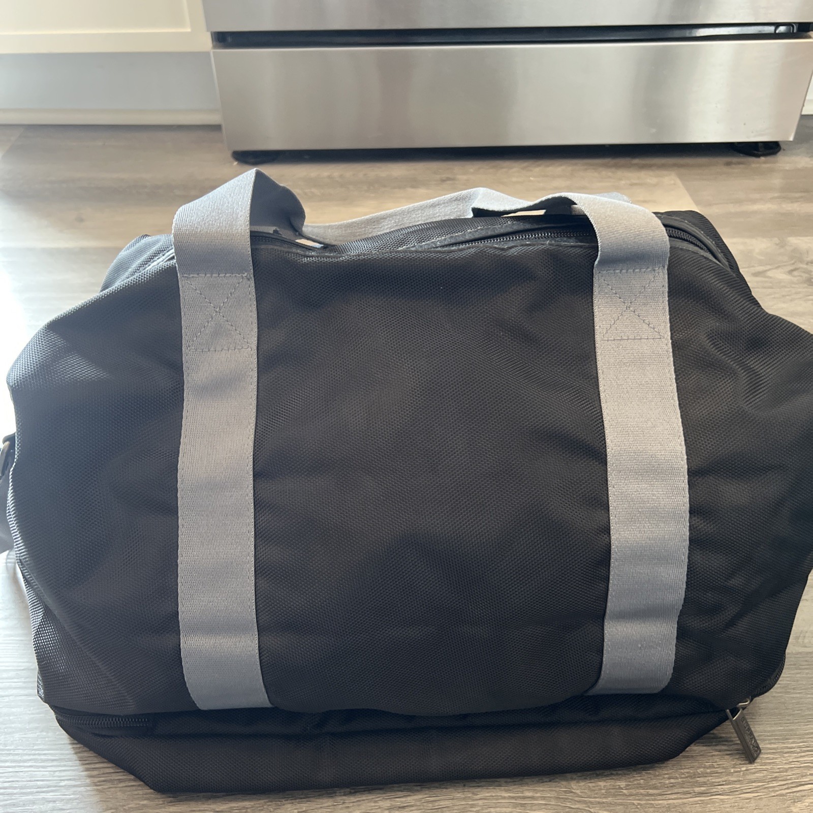 Buffalo David Bitton Duffel Bag NWT Leather Front Pocket Bottom Zipper Travel
