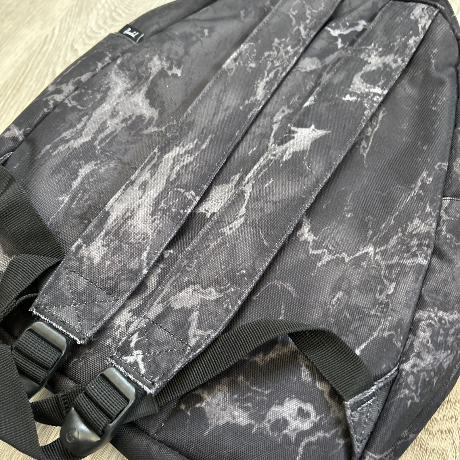 Herschel Nova Mid Volume Backpack Black Marble 13″ Laptop Bag 18L New With Tag