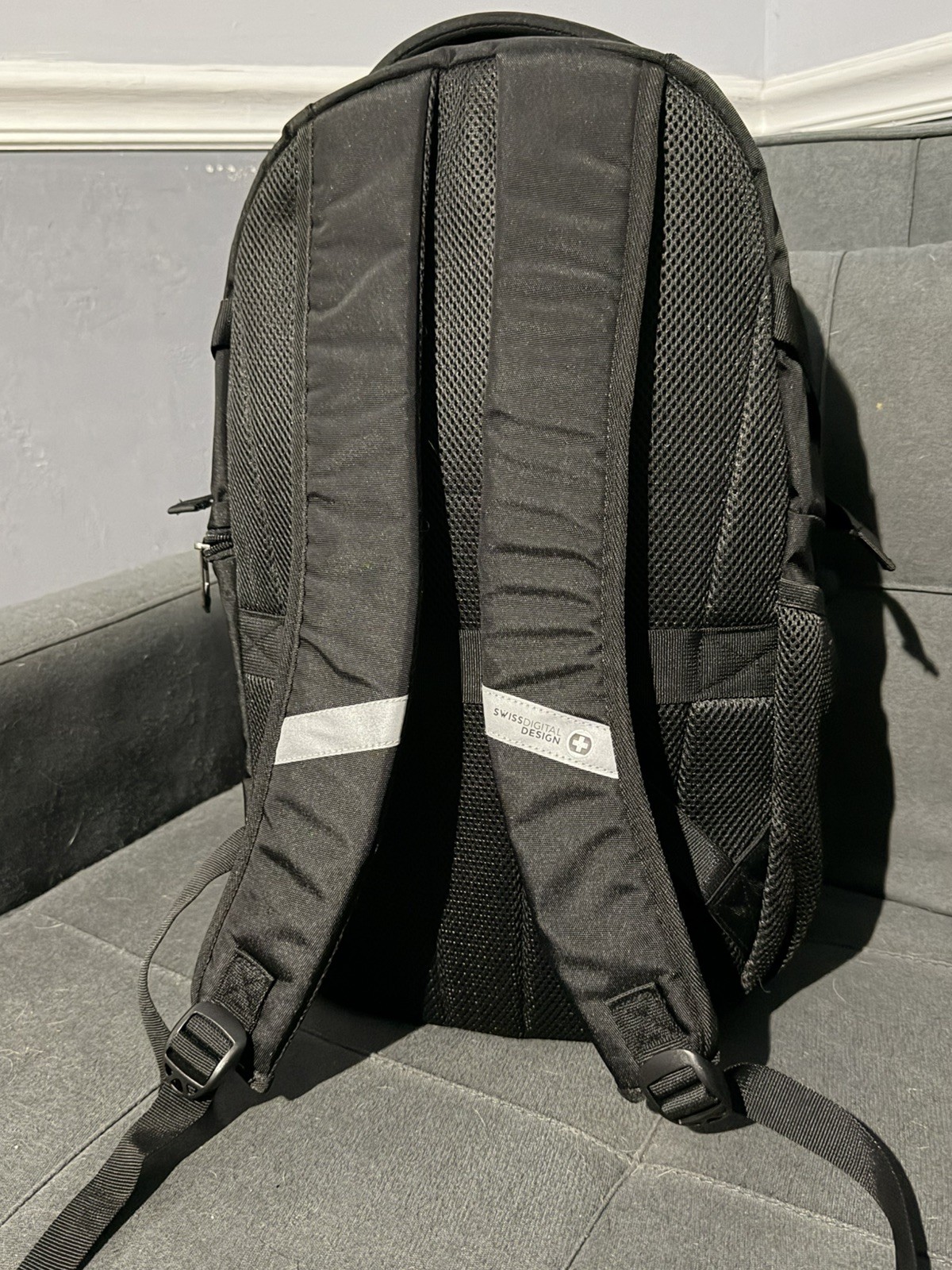 Swissdigital Design – Belp Backpack – red and Black