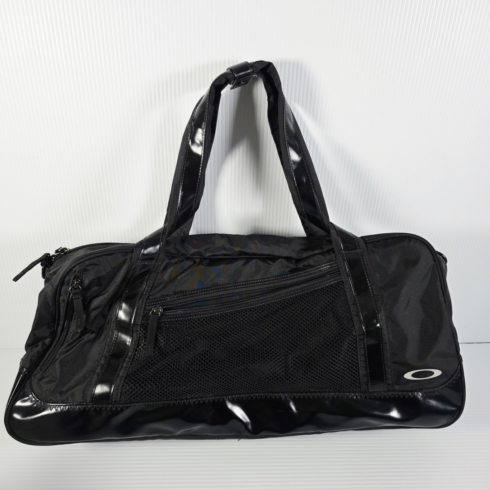 Oakley Multi Pocket 24″ Black & Blue Cargo Duffle Bag – Very Clean
