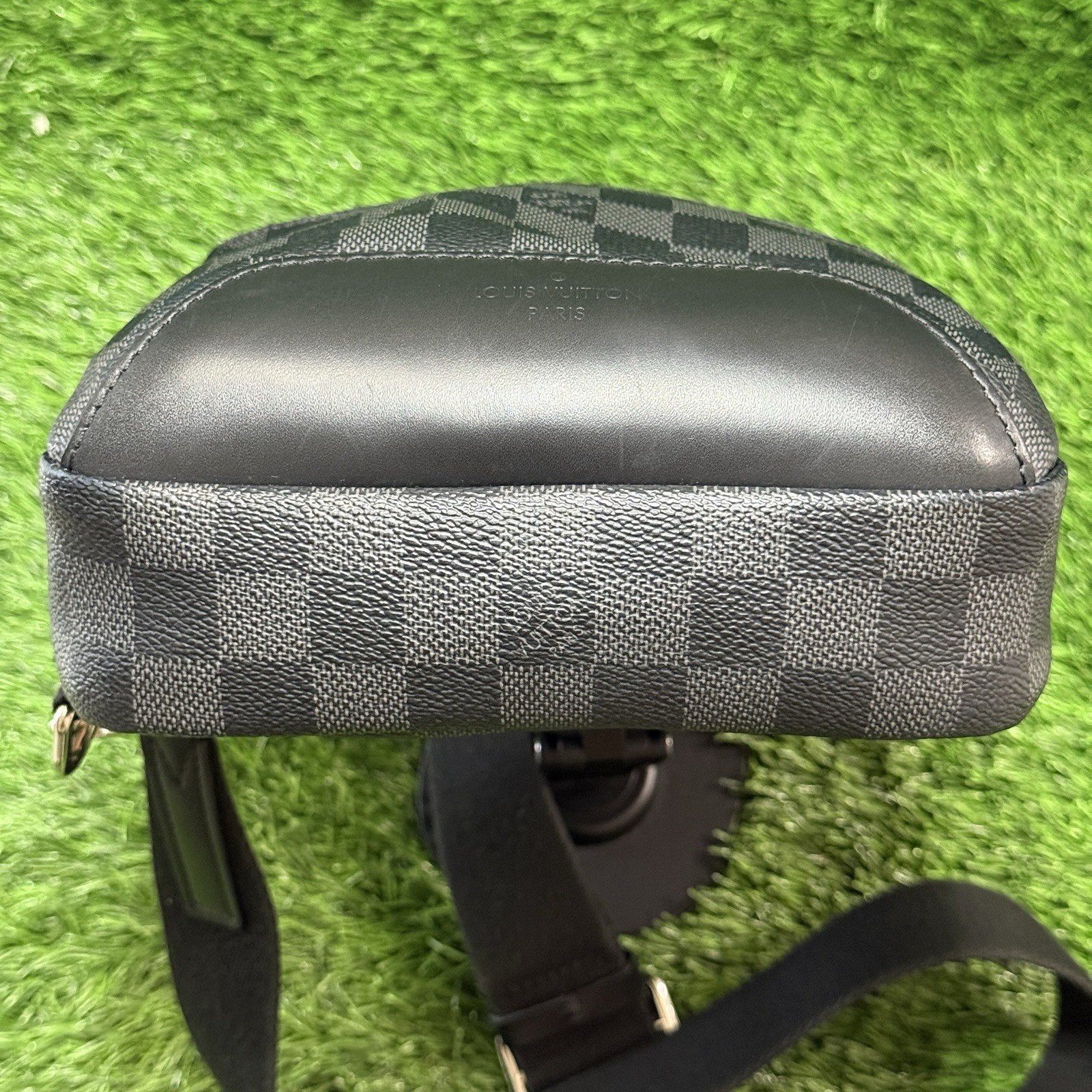 Authentic LOUIS VUITTON body bag Damier Graphite Avenue Sling Bag