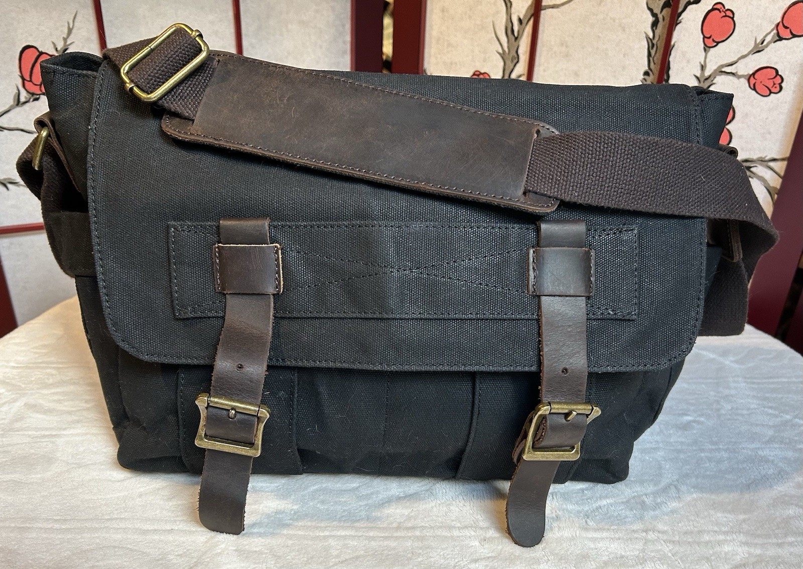 Messenger Shoulder Bag Black Canvas Crossbody Strap Magnetic Buckles Zip