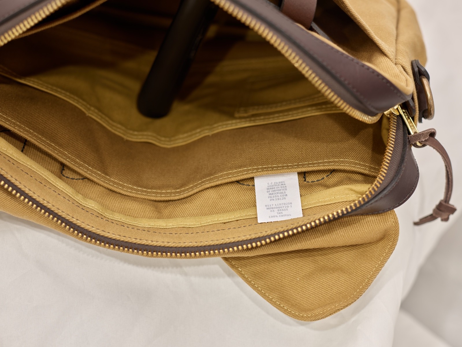 MINT Filson Original 256 Briefcase 2x Bags in Tan and Otter green + 1 Strap