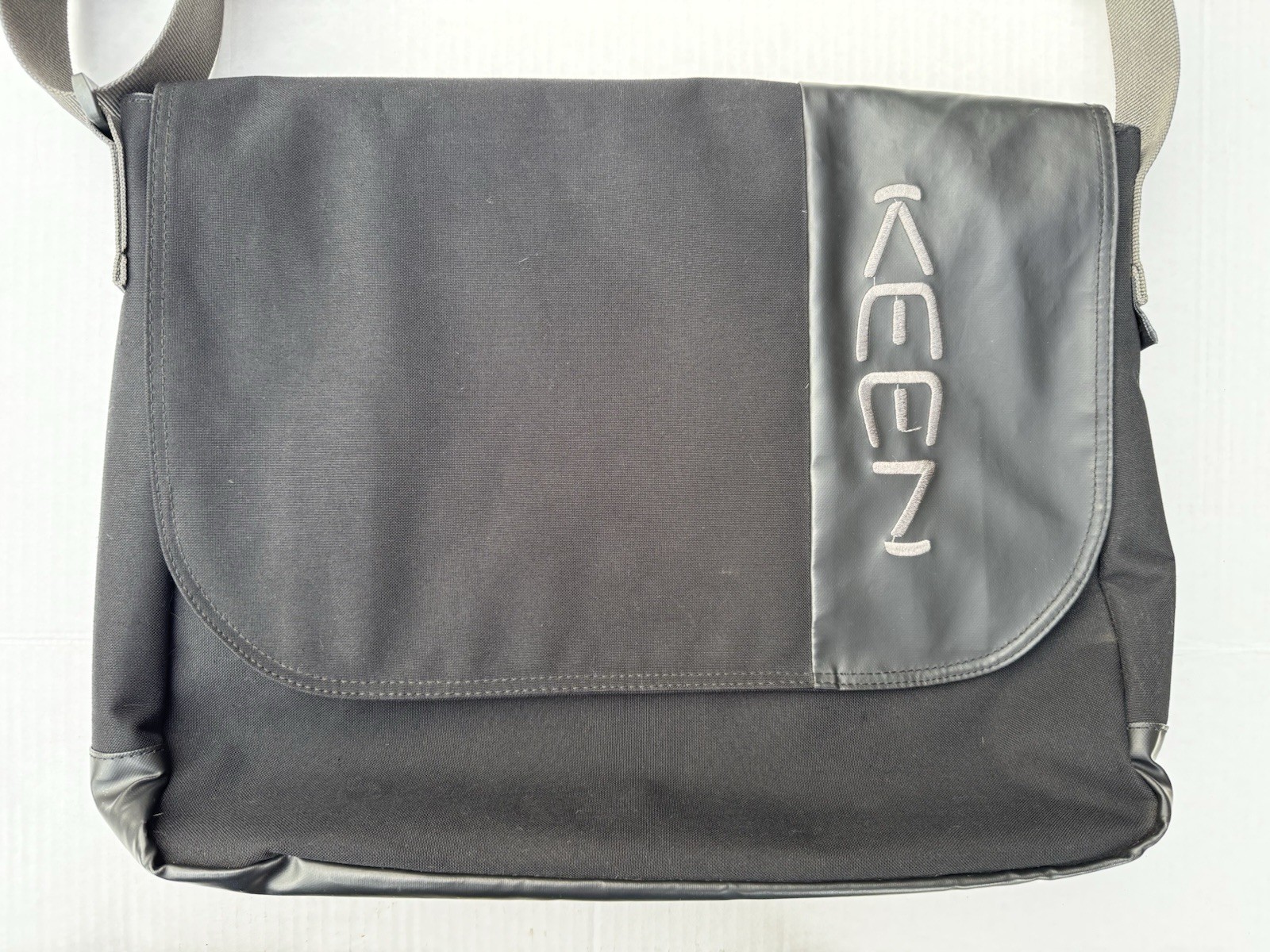 Keen Hybrid Transport MORTON MESSENGER U Bag Sling Bag Black Color
