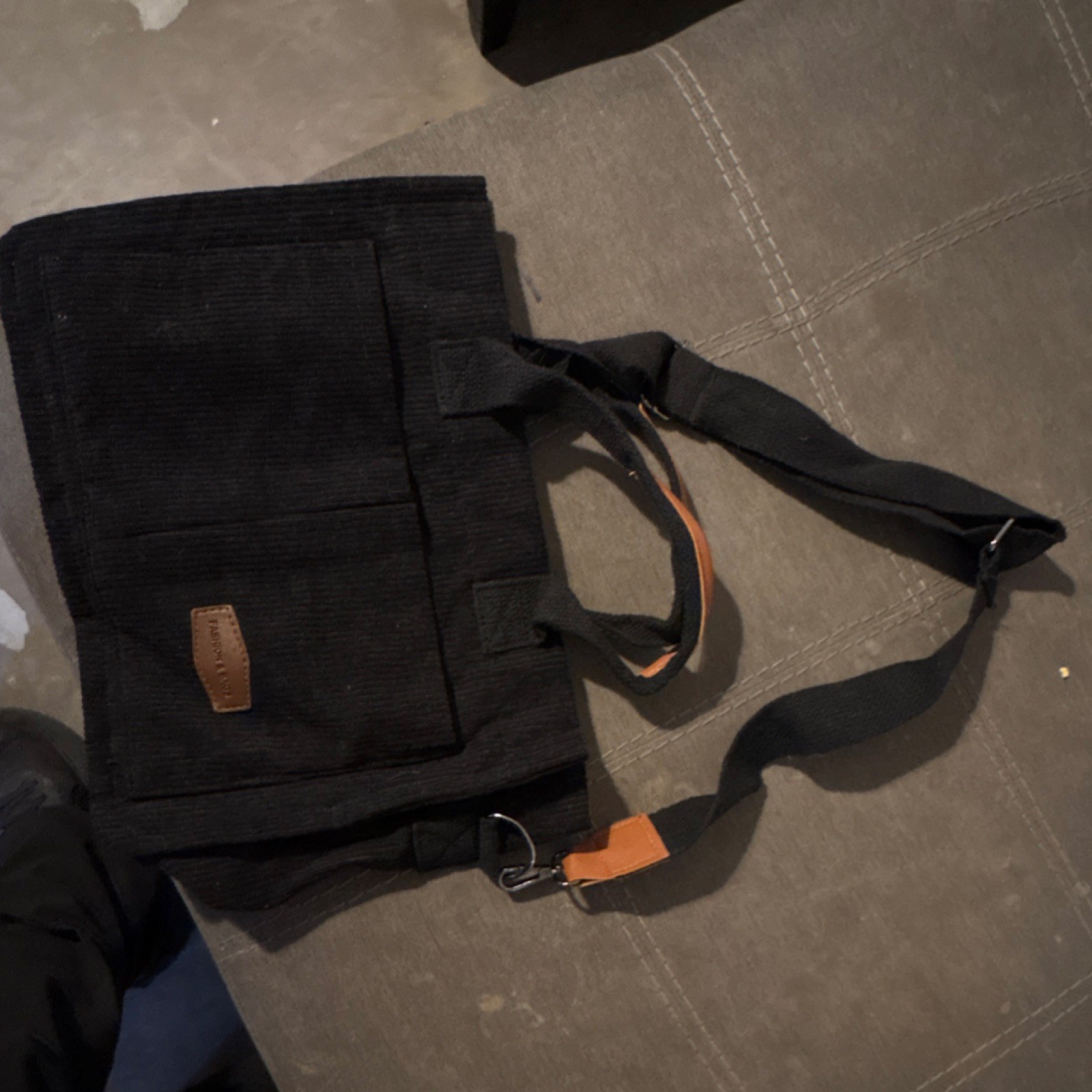 Losmile Black Messenger Bag for Men with Inner Pockets Shoulder Strap Casual