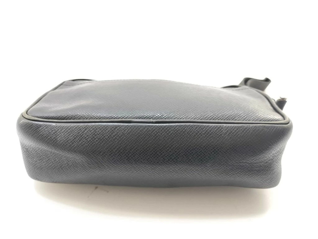 Louis Vuitton Calga Second Bag Men Black Leather Spain M30812 EX