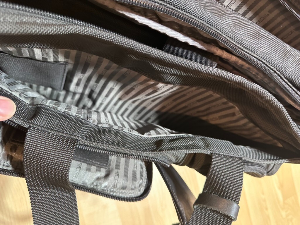 TUMI Alpha Black Ballistic expandable Laptop Business Briefcase 26041D4 EUC $595
