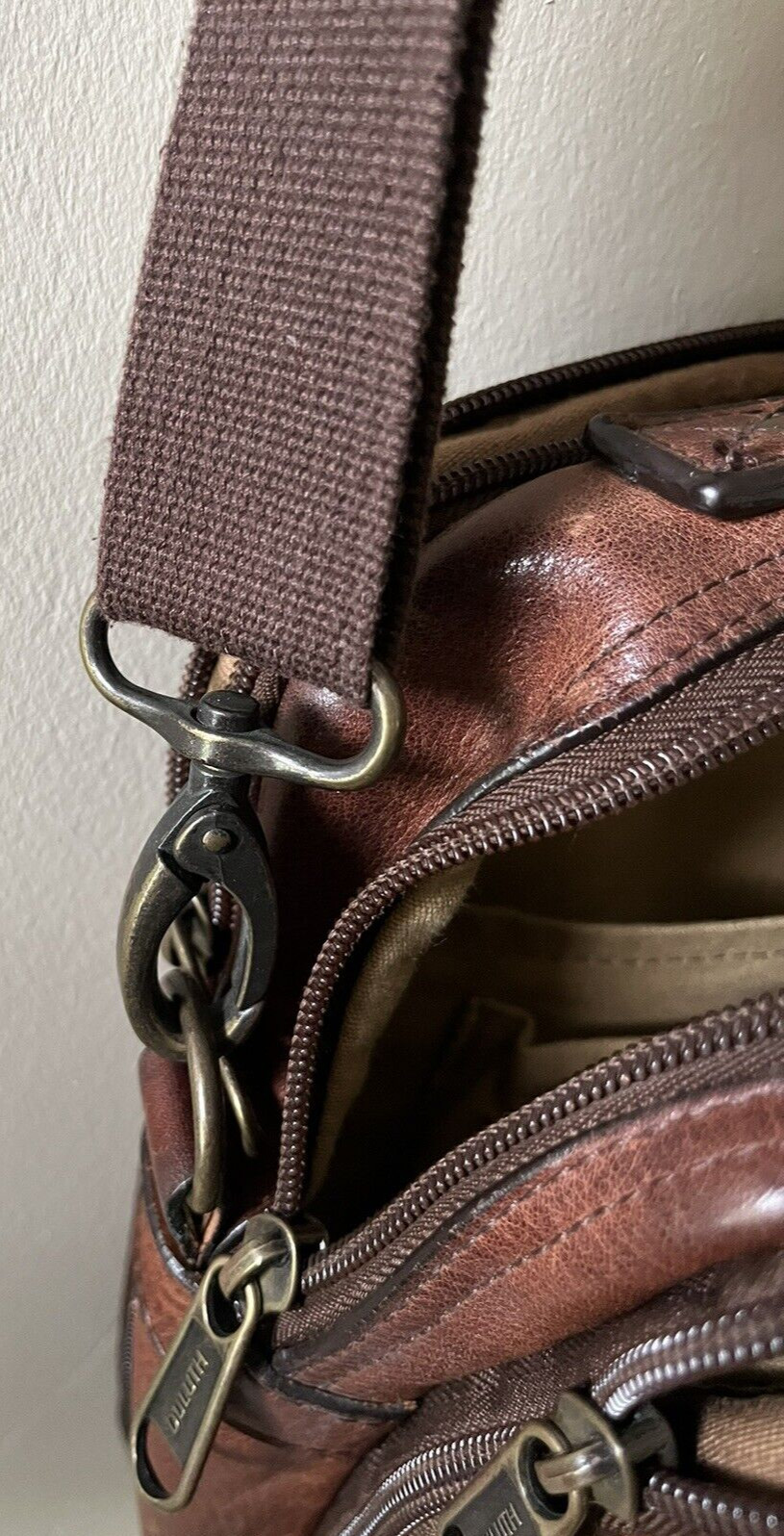Duluth Trading Co Leather Lifetime Messenger Crossbody Shoulder Bag Man Bag