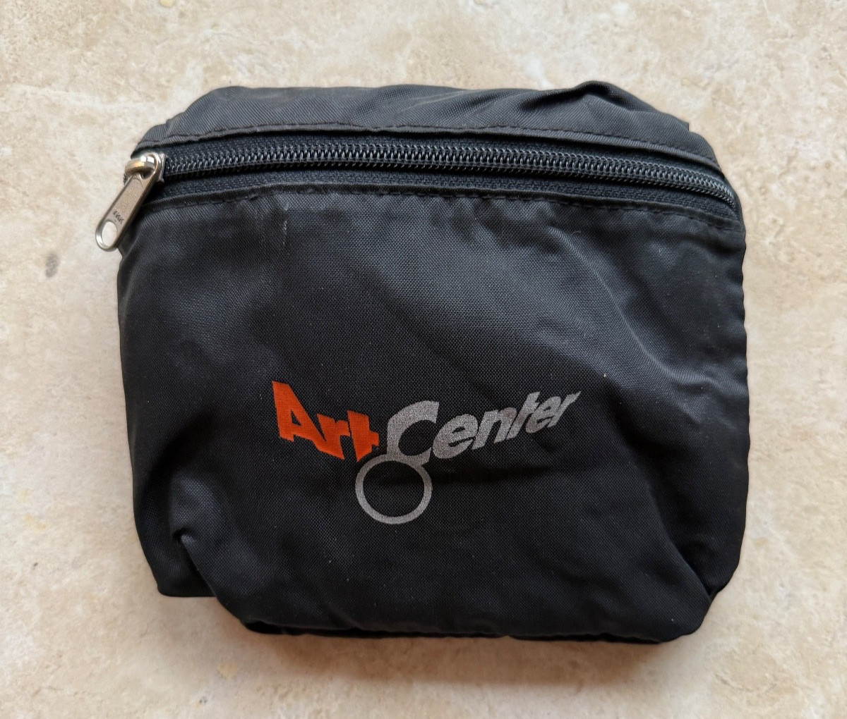 RARE – Art Center College of Design Portable Foldout Black Zipper Bag – VINTAGE