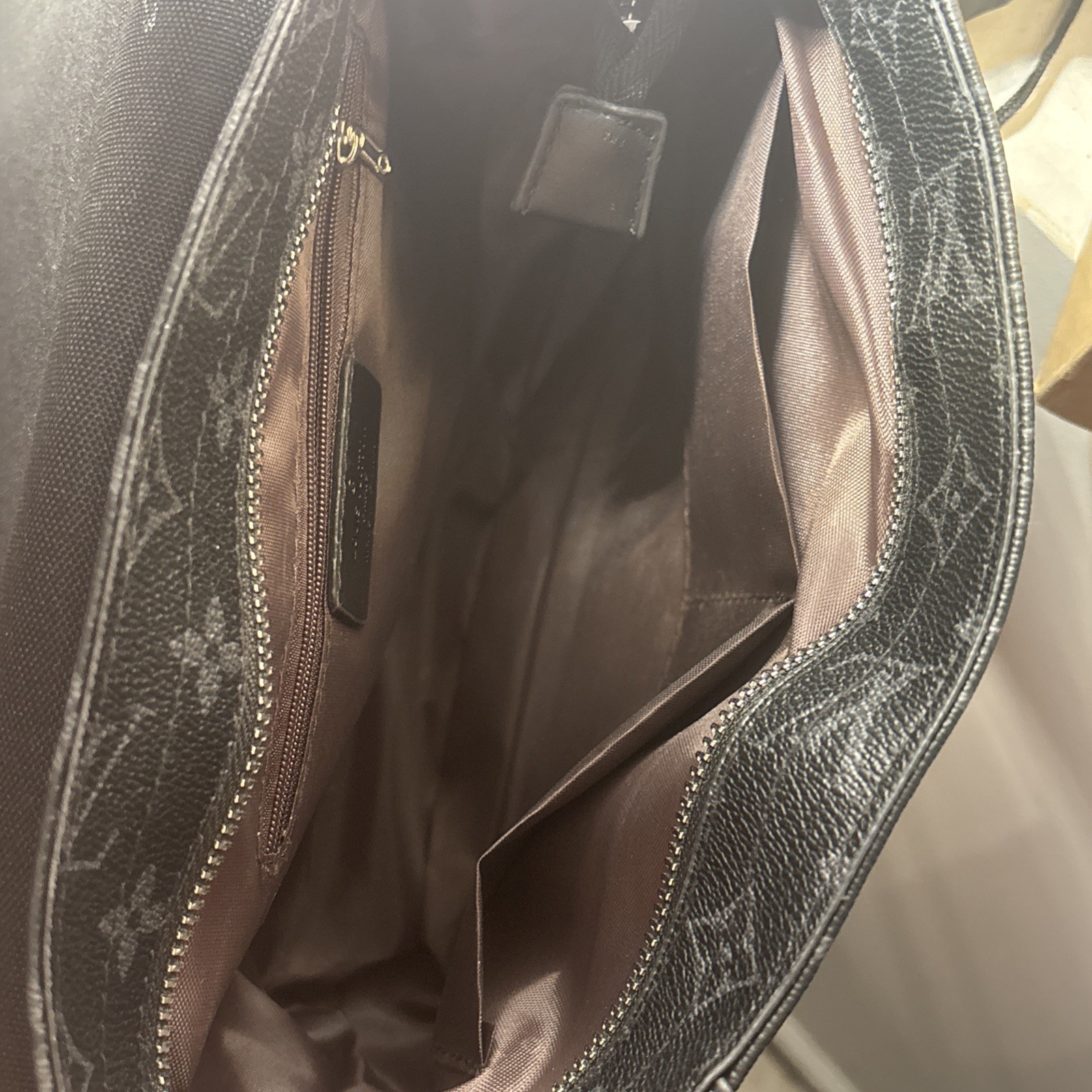 Louis Vuitton Monogram District Messenger Bag Black LV Crossbody Mens Unisex Bag