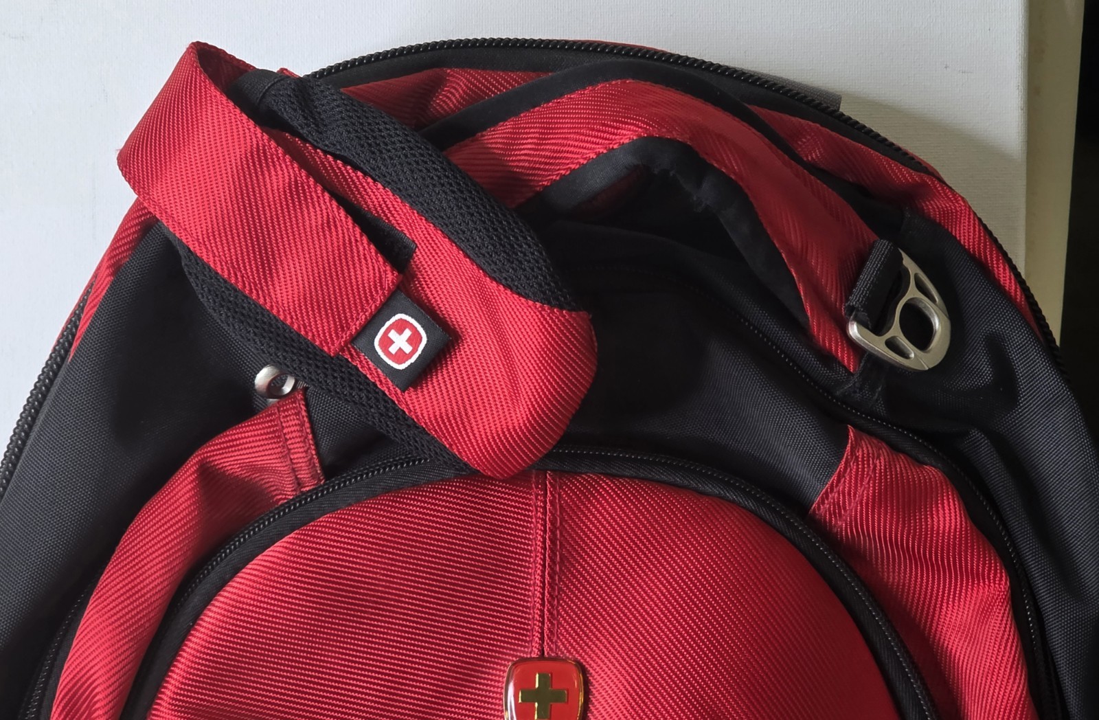 SwissGear Backpack Black Red Airflow Tech Travel School Bookbag 18″