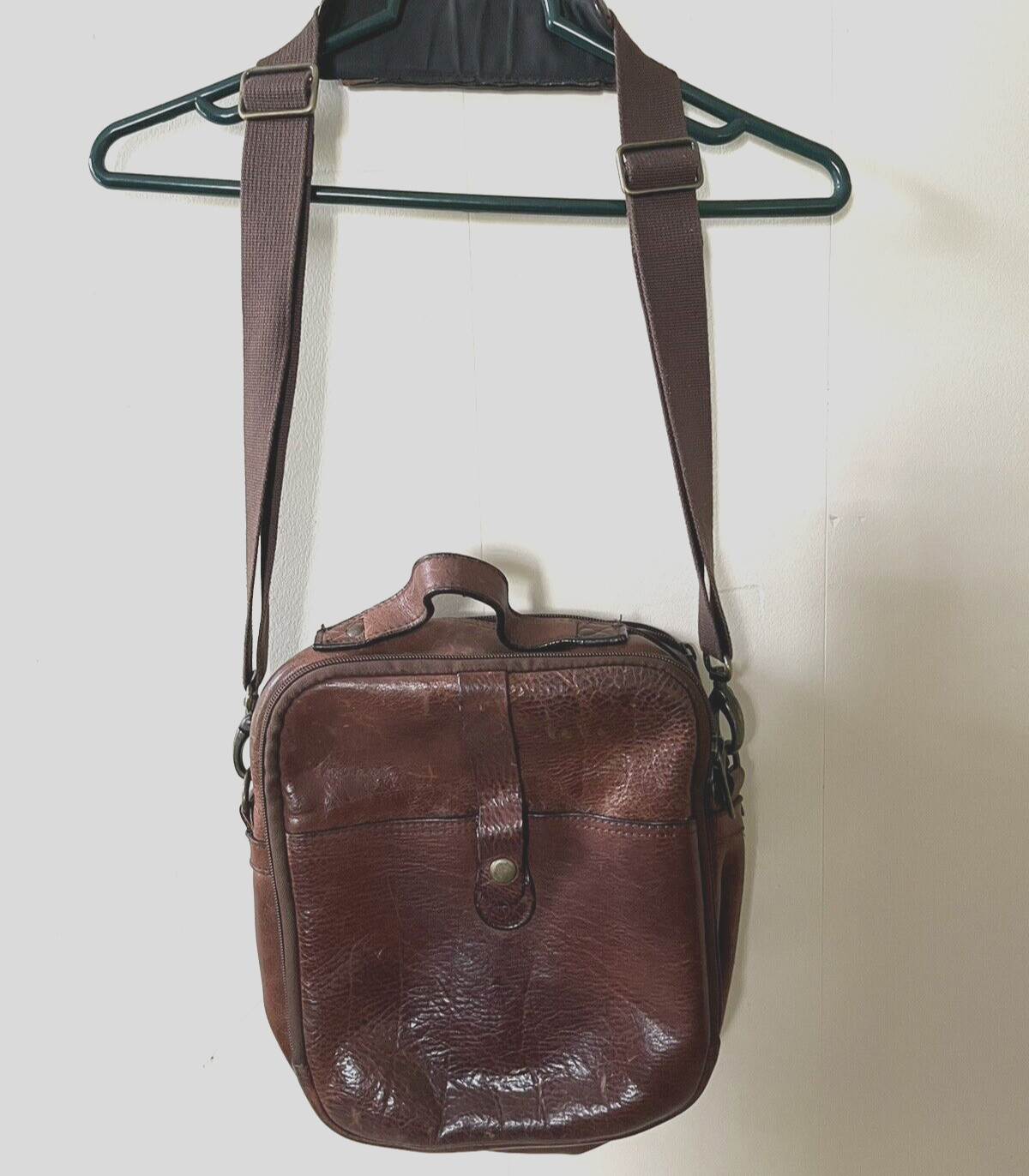 Duluth Trading Co Leather Lifetime Messenger Crossbody Shoulder Bag Man Bag