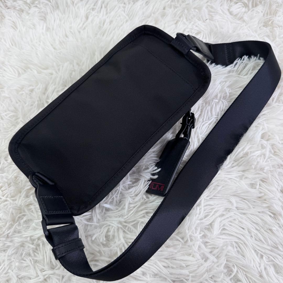 Brand TUMI Alpha 3 compact sling with