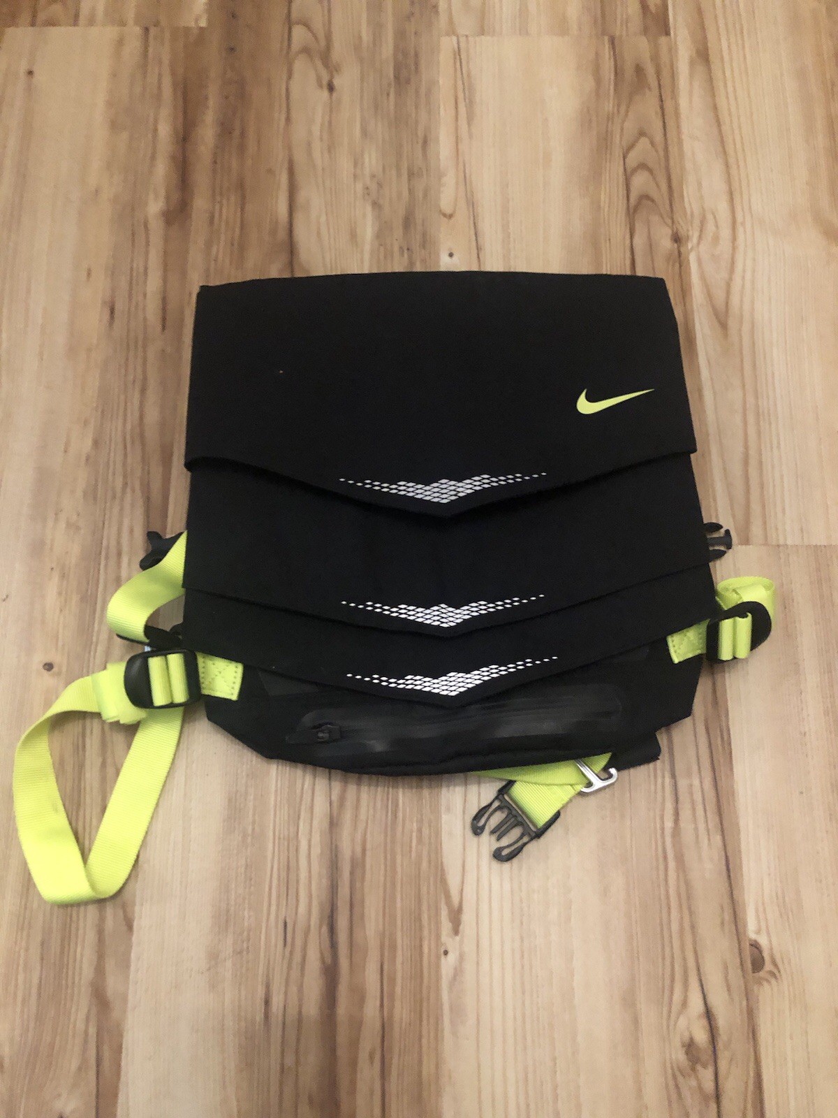 Mog Bolt Nike Running Bag