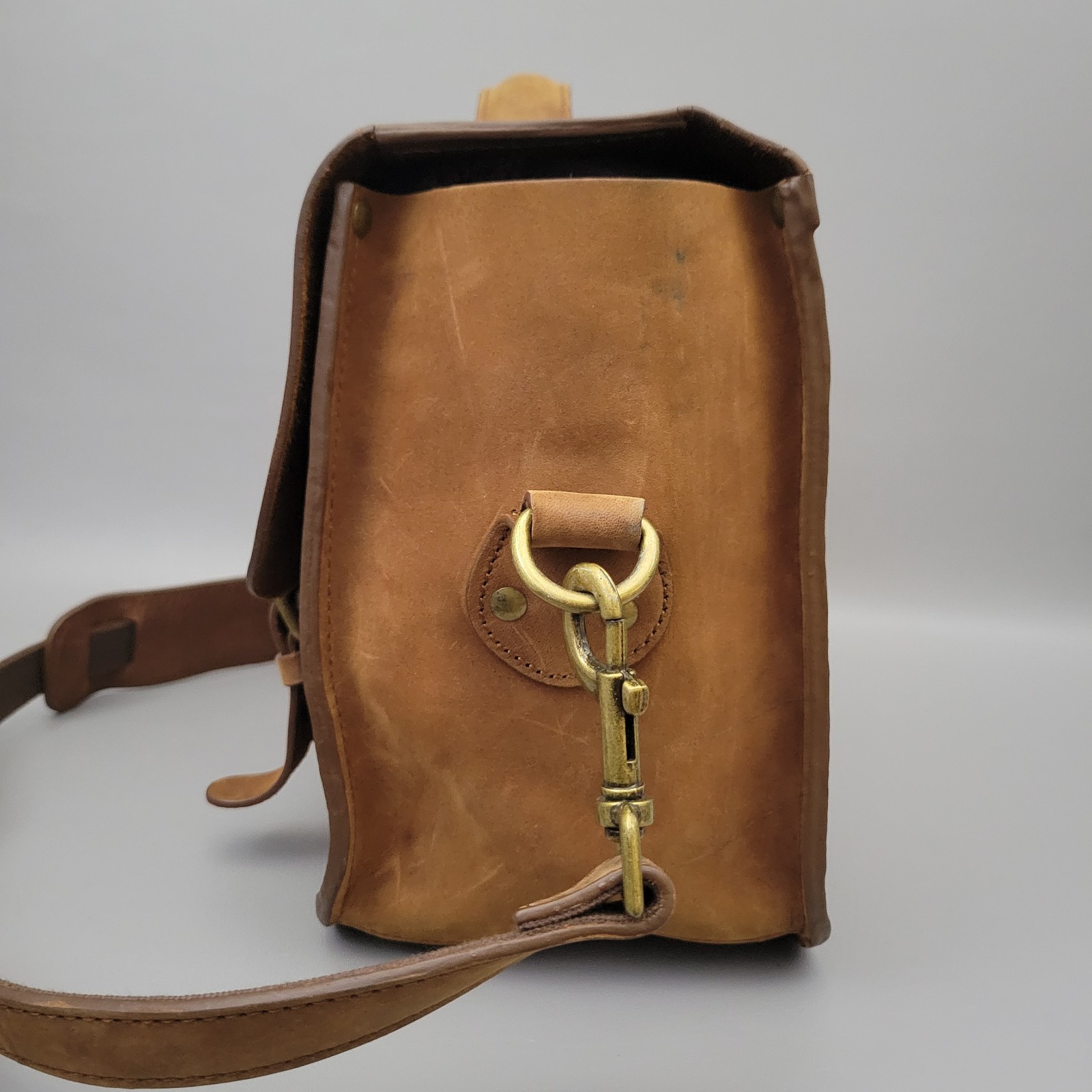 Vintage Duluth Trading Leather Bashful Billionaires Briefcase Messenger Bag