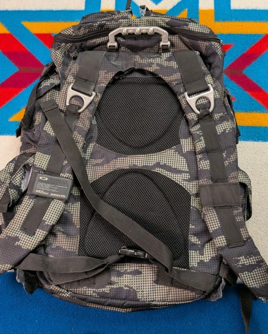 Vintage Oakley Kitchen Sink Tactical Field Gear Backpack Y2K Mechanism Digicamo