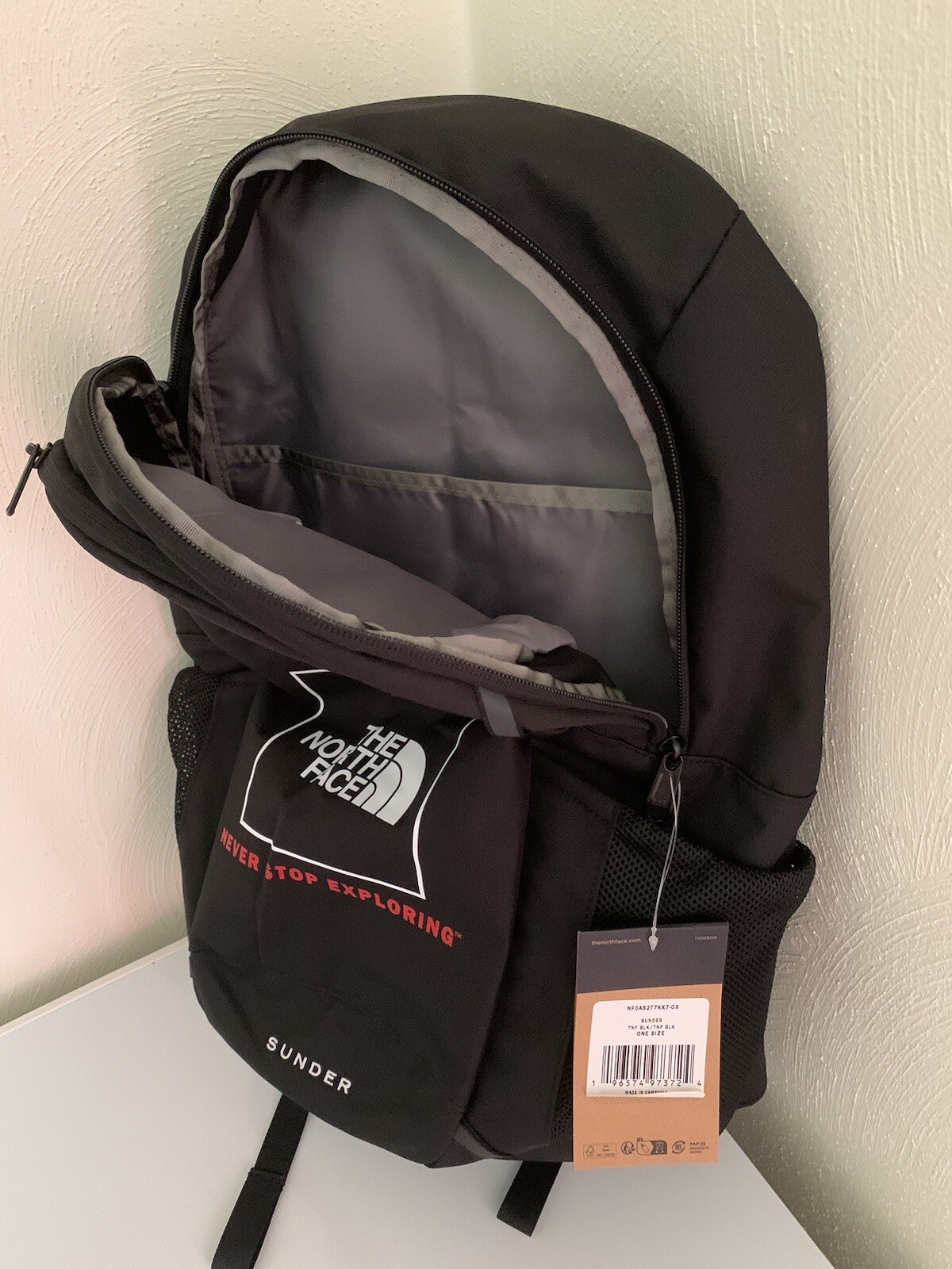 The North Face Sunder Backpack School Sport Bag TNF Black White Logo Unisex New