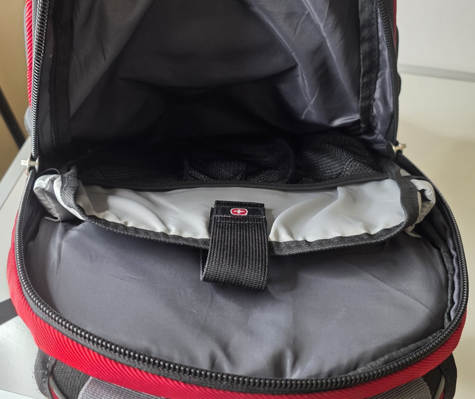 SwissGear Backpack Black Red Airflow Tech Travel School Bookbag 18″