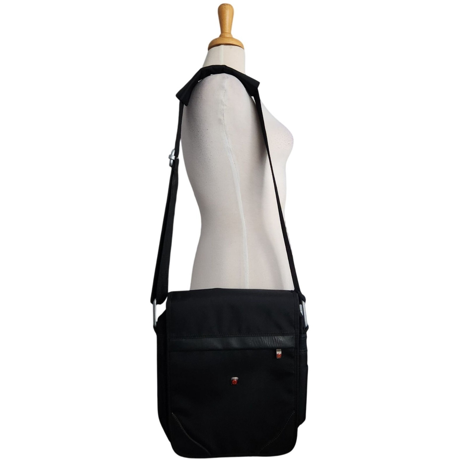 Swissgear Wenger Black Crossbody Messenger Bag Travel Basic