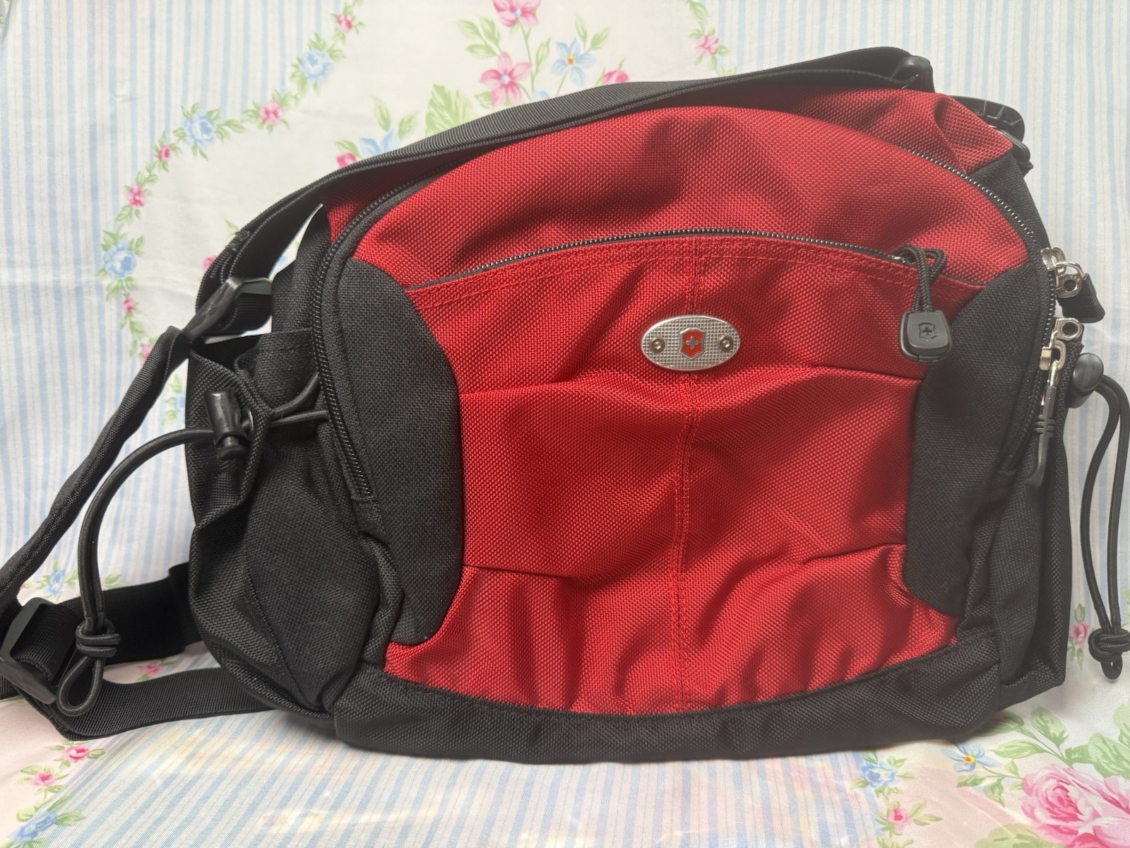 SwissGear Red Black Waist Bag Fanny Pack Sling Crossbody Travel 11×16″