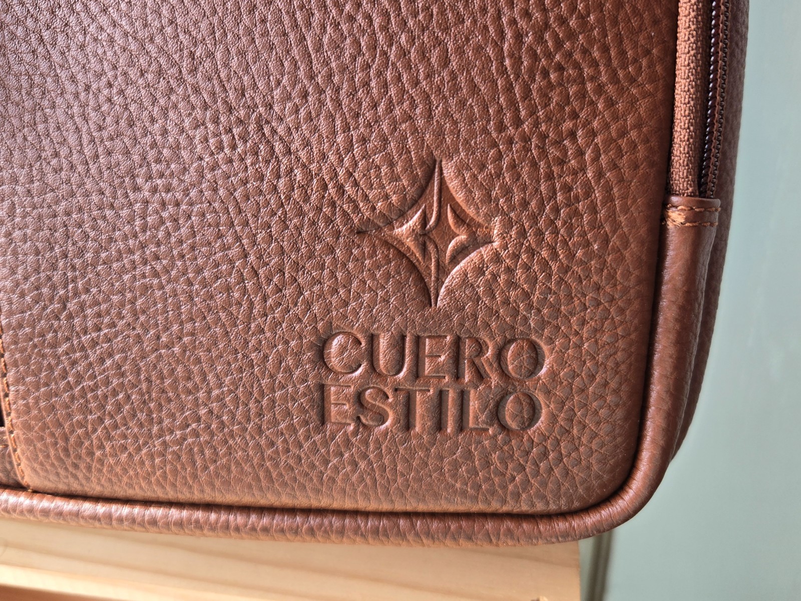 Cuero Estilo Genuine Leather Laptop Bag Brown