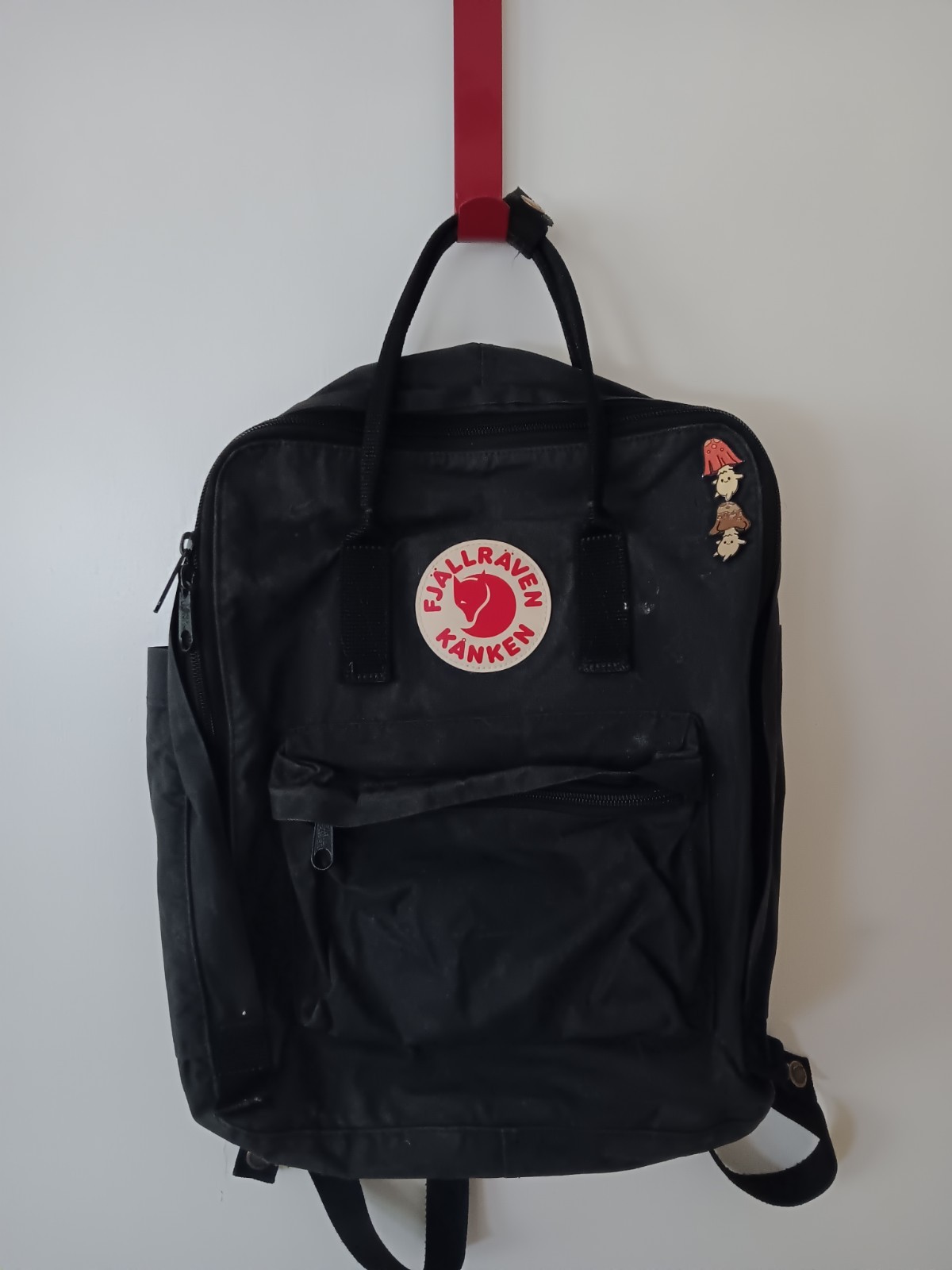 Fjallraven Kanken Classic Backpack Daypack Bag Black Used Preowned As Is 23510