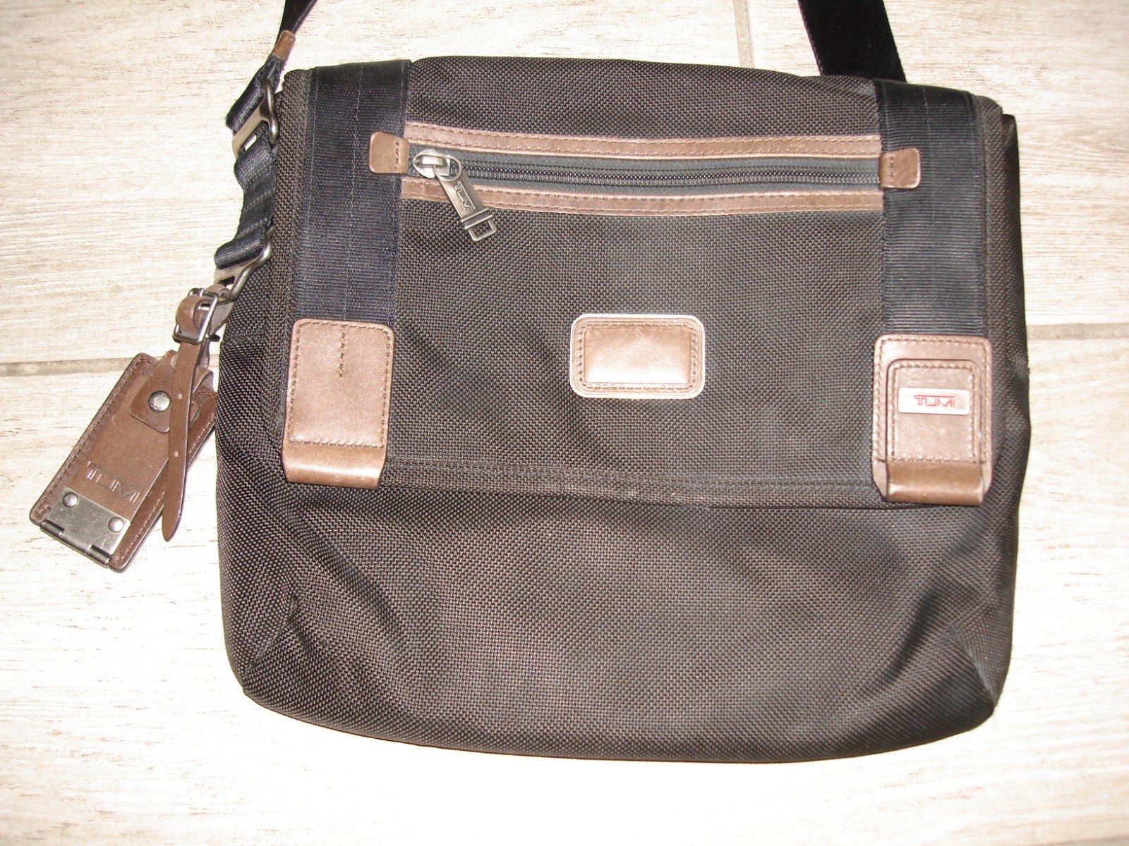 TUMI Alpha Bravo Men’s Small BROWN Crossbody Messenger Shoulder Travel Bag EUC